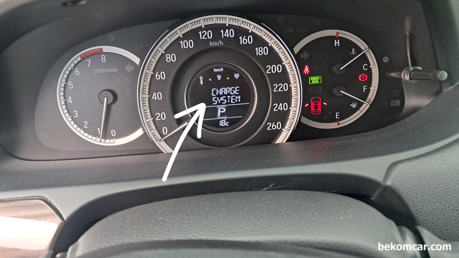 혼다 어코드 'Check Charging System' P16E3 & B1192 고장코드 전압강하 및 기본점검 기록, 혼다 어코드 P16E3 & B1192 고장코드 충전시스템 점검기록, 충전상태 기본점검을 한다. 현재 계기판에 'Check Charge System' 메시지가 있고 고장코드는 P16E3 'PGM-FI Battery Sensor LIN Communication Error' 이다.|بيكومكار  (bekomcar)