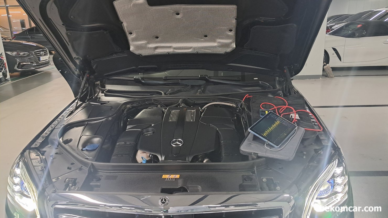 중고차구매진단, 데이터 사이언스 와 진단 관계, W222 S450 진단사례, 수원 중고차매매 단지에서 고객과 함께 벤츠 s클래스 S450 3.0T 엔진 차량점검 준비를 한다. 전체 시스템 고장코드 스캐닝부터 시작하여 엔진상태등 을 점검한다. 특히 실린더 피스톤 캠새프트 흡기.배기 밸브등 상태 진단을 한다.|بيكومكار  (bekomcar)