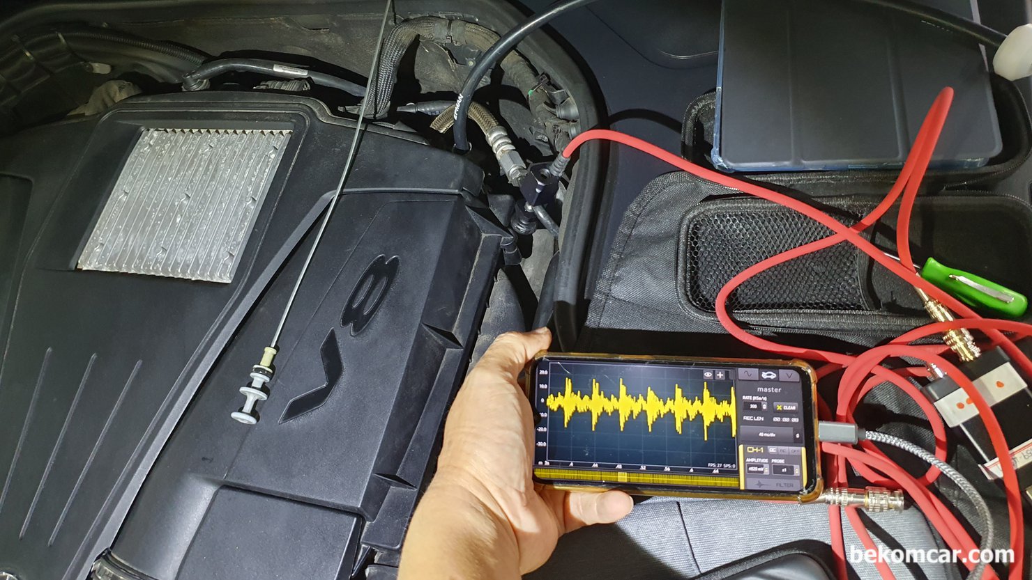 현장에서는 최대한 분해없이 빨리 진단해야, W222 S500 인젝터 라인상태 진단, 다른 각도 다른 시점에서의 인젝터 인렛 파이프 진동파형이다. 중고차 구매전 진단 차량은 2016년 벤츠 W222 S500 V8 4MATIC 차량이다. 수원중고차 매매단지로 출장하여 진단 했다.|بيكومكار  (bekomcar)