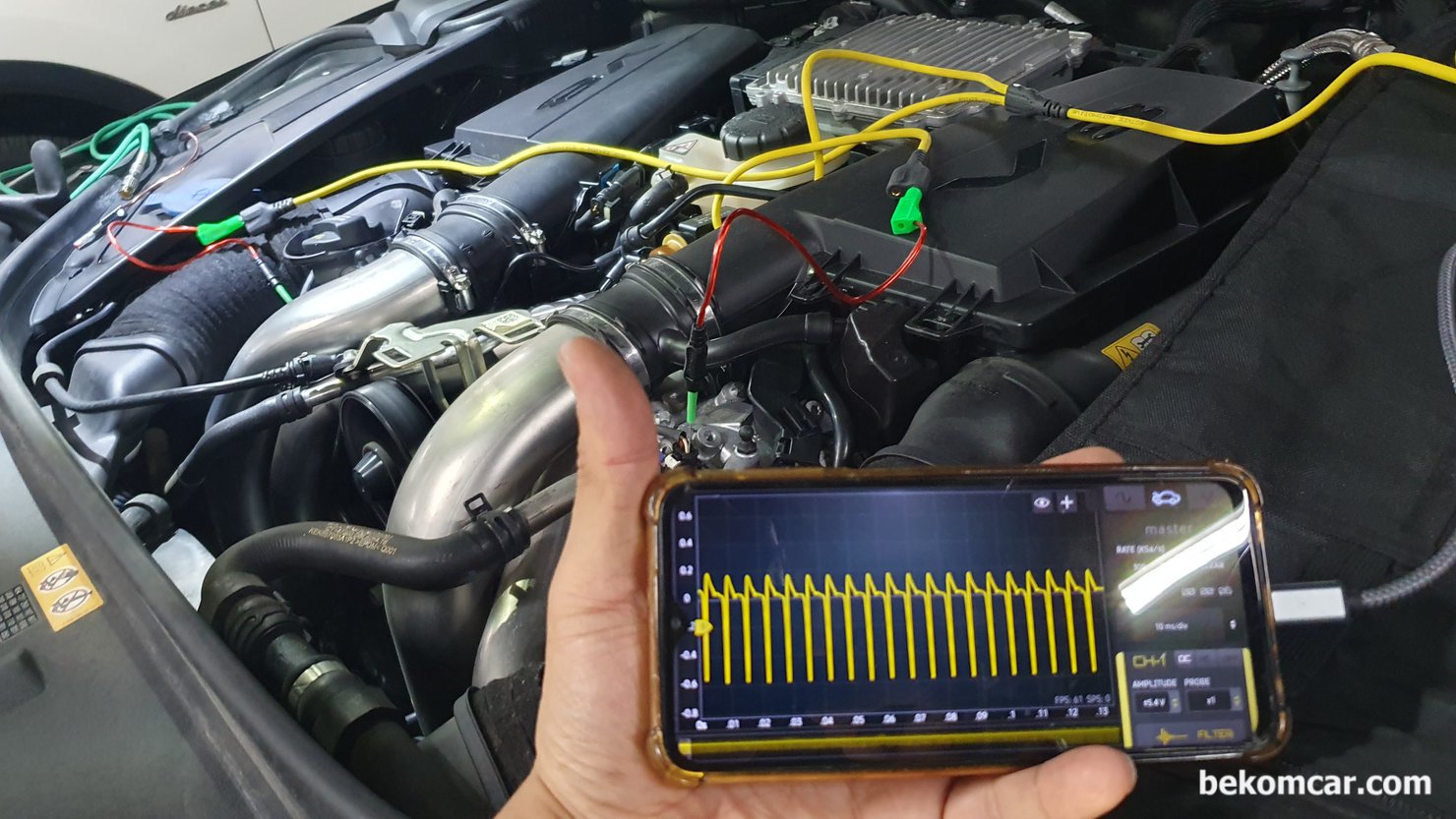 서서울모터리움 벤츠 S500 W222 중고차 구매점검 기록, 벤츠 W222 S500 중고차 구매점검 매매단지는 강서구에 있는 서서울모터리움 이다. 육안점검 등 과 함께 최대한 자세히 엔진상태 등을 점검한다. 다행이 엔진쪽은 상태가 좋은 것으로 판단된다.|ベコムカー (bekomcar)