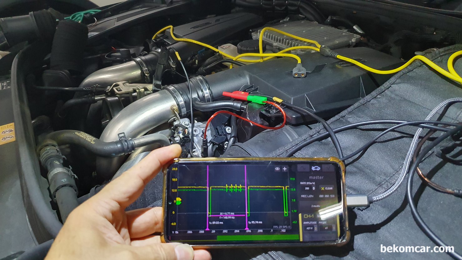 서서울모터리움 벤츠 S500 W222 중고차 구매점검 기록, 벤츠 2016년 W222 S500 V8 엔진이다. 흡기 와 배기 캠새프트 타이밍을 확인한다. 흡기 및 배기 캠새프트 파형분석 결과 타이밍 체인 늘어짐 과 엔진타이밍 등 이상이 없는 것으로 판단된다. 위 파형은 배기 캠새프트 타이밍 확인 과정이다. S500 중고차 구매점검 매매단지는 강서구에 있는 서서울모터리움 이다.|ベコムカー (bekomcar)