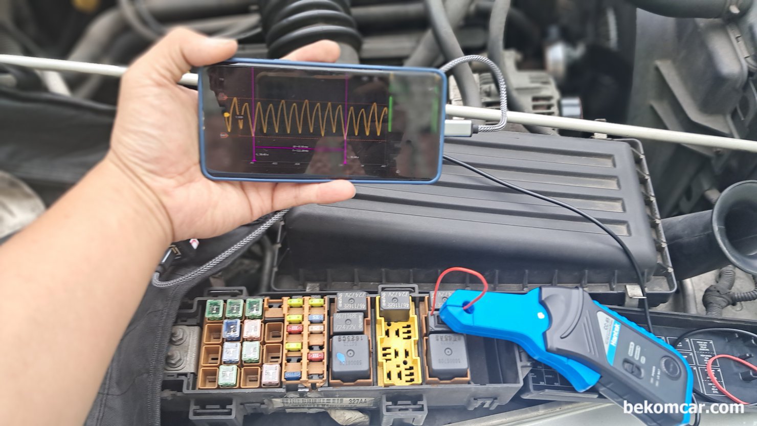 지프 랭글러 TJ 가솔린 인라인 6기통 P0153 고장코드, 연료펌프 진단 파형기록, 지프 랭글러 TJ 가솔린 인라인 6기통 P0153 고장코드. 연료펌프 모터 회전수는 7,194PRM에 8개 브러시 접촉부분 마모도 혹 이물질등 이 없고 약 5.10A ~ 6.42A 전류를 사용한다. 연료공급 라인은 정상이다. 출장진단 용도로 휴대용 스코프등을 사용하여 파형측정 한다.|베콤카 차량정밀진단