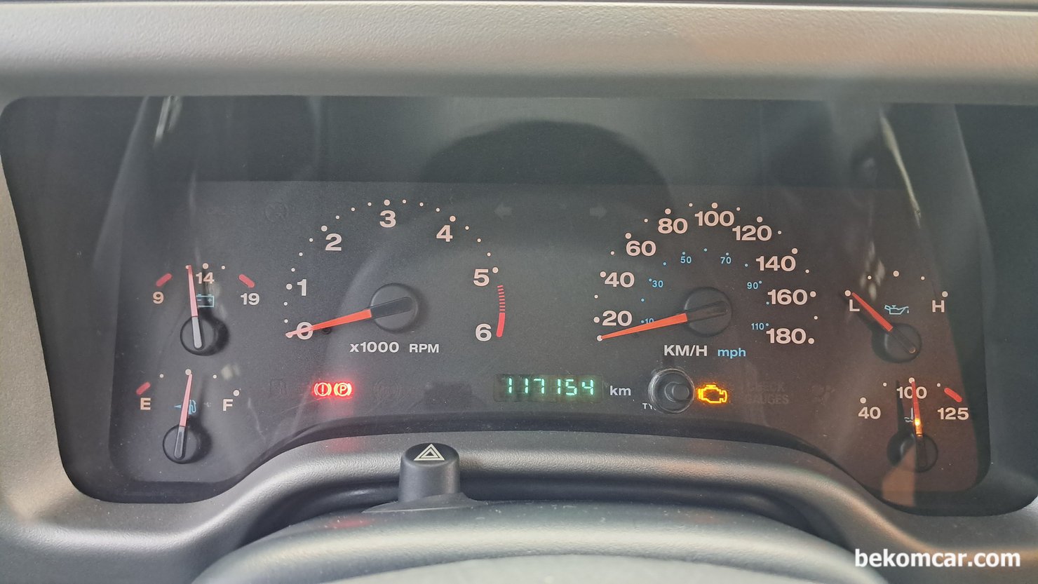 지프 랭글러 TJ 2006년 P0153 P0133 P2098 고장코드 진단기 데이터 분석기록, 지프 랭글러 TJ 2006년 P0153 P0133 P2098 고장코드 진단기 데이터 분석기록이다. 지프 랭글러 TJ 계기판에 '엔진체크등' 흔히 엔진경고등 이라고 하는것이 표시되어 있다. 주행거리는 약 117,754km 정도이다. 2006년 연식 차량에 비하면 상태는 상당히 좋은것 같다.|بيكومكار  (bekomcar)