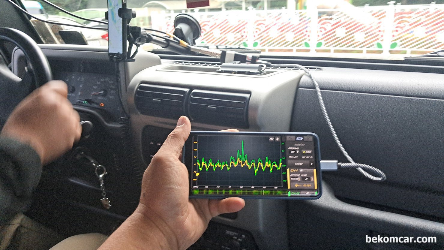 정비사 필수 측정장비 오실로스코프 HScope 소개, 자료저장 및 공유기능, HScope 실제 사용사례이다. 지프 랭글러 TJ 4.0L GAS 주행시험 하면서 파형분석을 하고 있다. 물론 저장하고, 나중에 분석을 할 수 있고 클라우드 공유나 파일로 보내거나 저장 할 수 있다.|베콤카 차량정밀진단