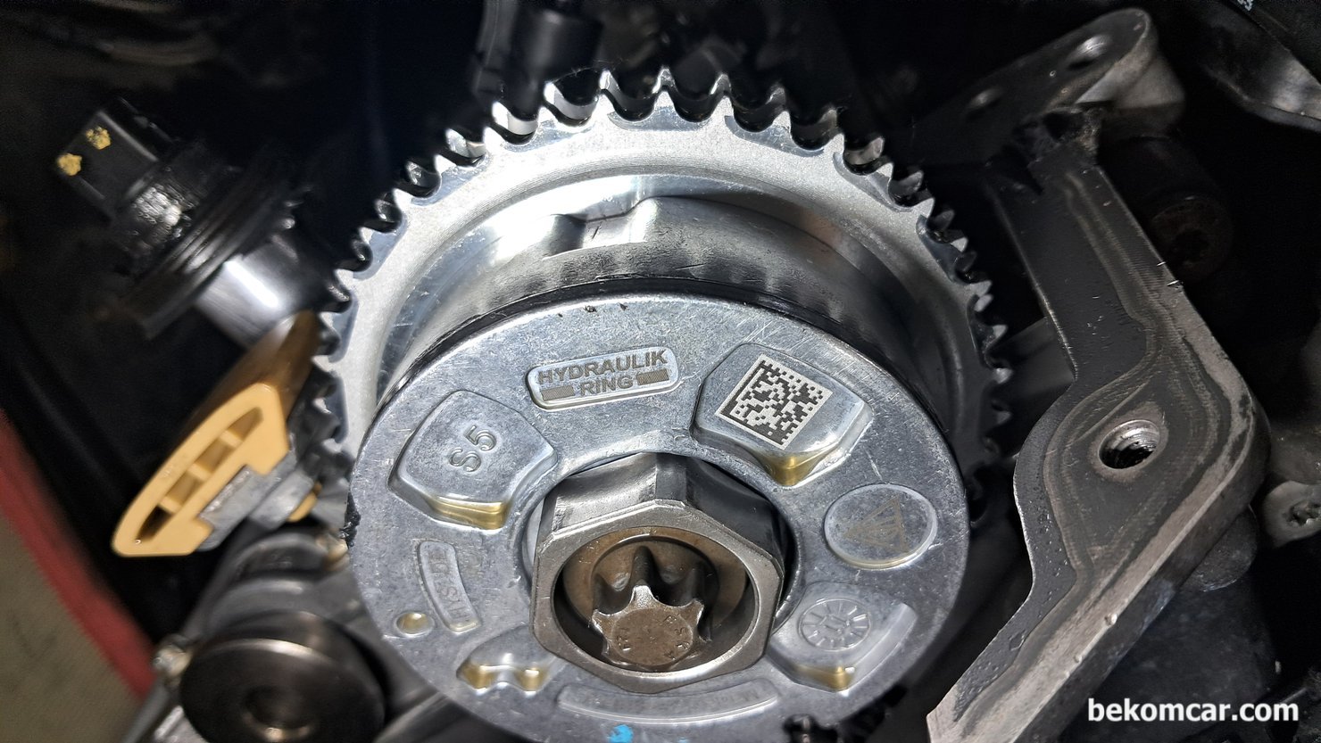 포르쉐 Cayenne P0016 타이밍 고장코드 진단후 진행상황, 캠어드저스터 는 순정을 사용했다. 그래도 가끔 불량인 경우가 있다. 포르쉐 카이엔 캠 어드저스터도 불량인듯 하지만 더 정검해야 한다.|베콤카 차량정밀진단