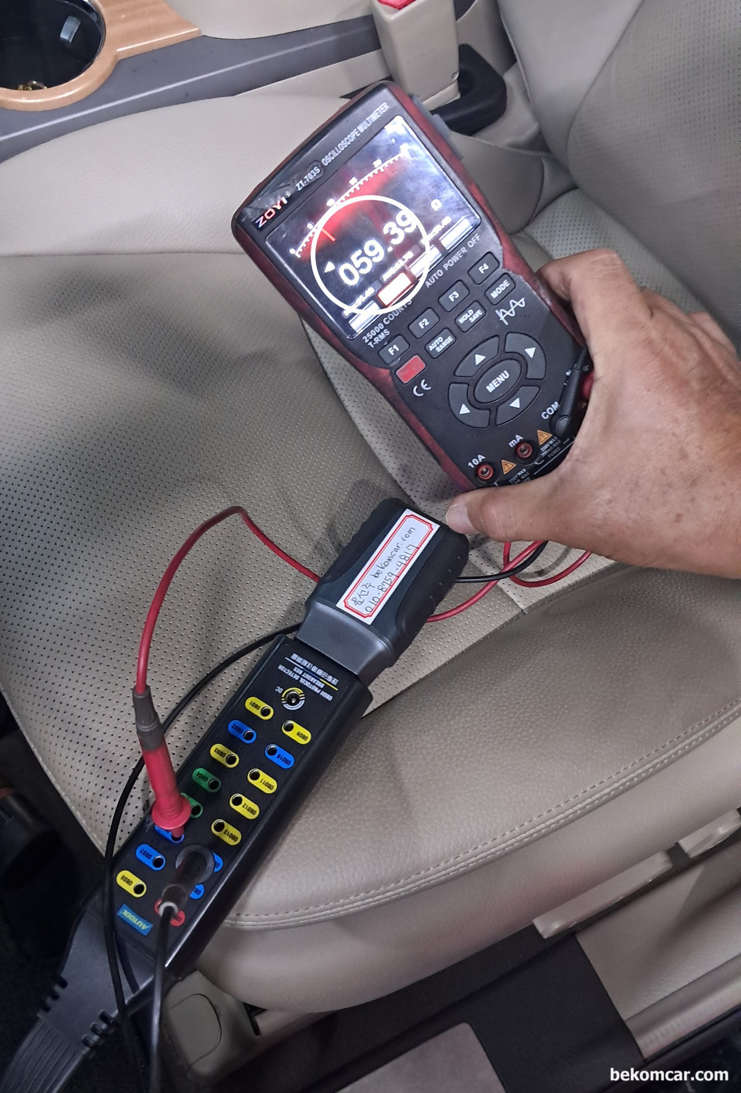 기아자동차 모하비 2011년 V8 16만키로 주행, P2637 고장코드 캔 통신에러, 물론 모든 캔 통신 진단전에 종단저항, 채시전압, 센서전압, 부하전압강하 등 기본부터 확인해야 오진을 줄일수 있다. 그중에서 종단저항이다. 모듈이 슬립모드로 가면 DLC 6번 과 14번 저항을 측정한다. 60옴 +-2옴이내 는 정샹이다. 캔 통신 진단 차량은 기아 모하비 2011년 16만키로 주행한 V8 차량이다.|بيكومكار  (bekomcar)