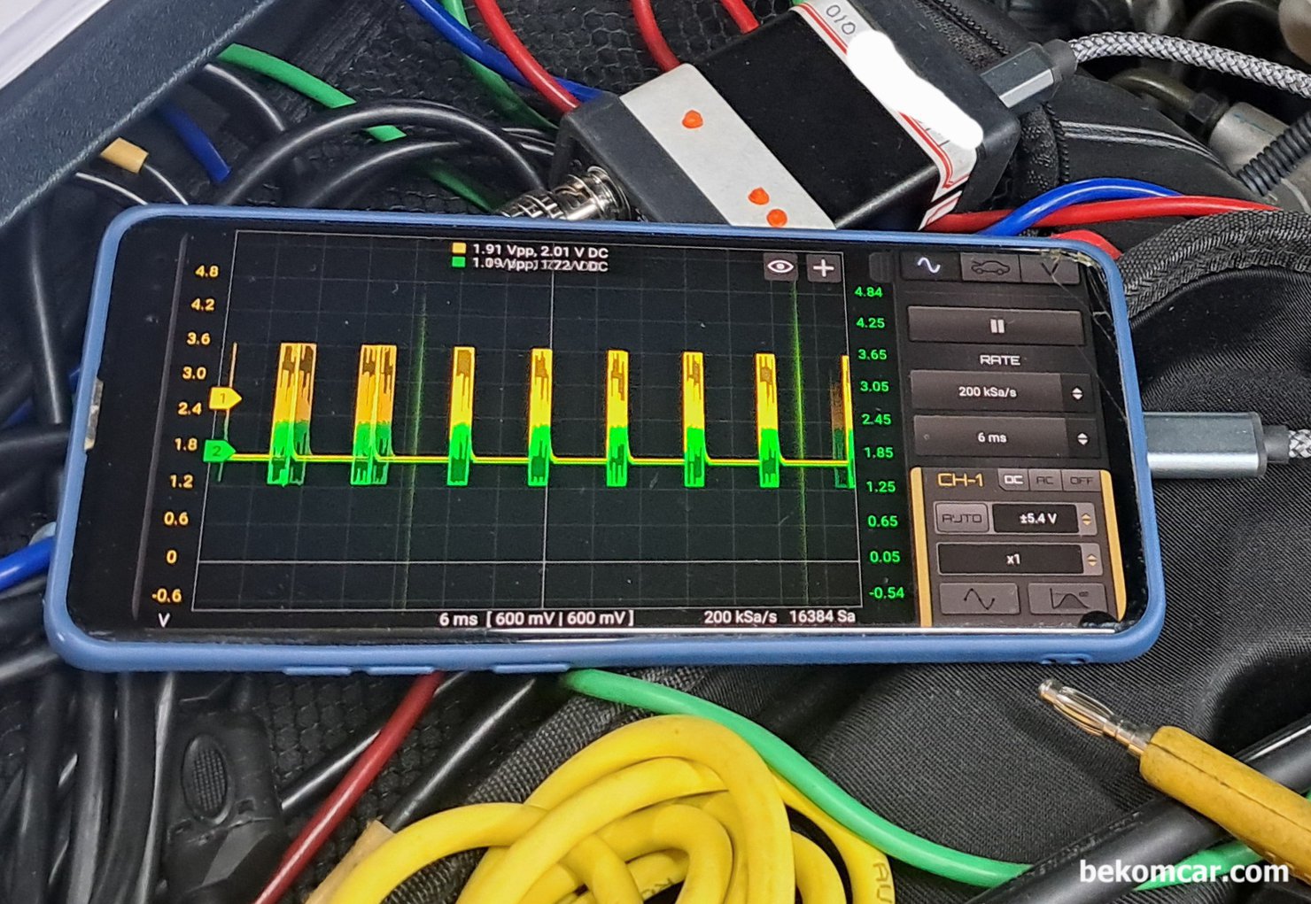 캔 통신 파형이 어떻게 생겼나요? 파형만 보고 고장 상태를 어떻게 알 수 있나요/, 캔 하이 와 캔 로우 악세사리 캔 통신 (Class C, CAN High & Low) 파형이다. 악세사리 모드
보통 Key On 상태이거나, 전원 접지 불안하거나 슬립모드 가기 전 단계 파형임. 시동걸린 상태에서 이렇게 나오면 전원 접지 이상 가능성 높음|베콤카 차량정밀진단