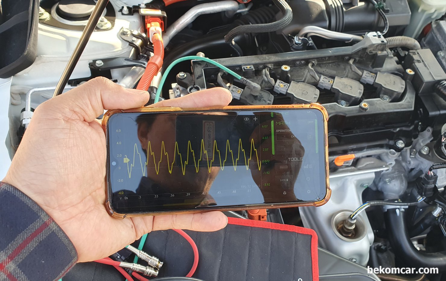 2017년 혼다 어코드 하이브리드 중고차구입전 점검기록 (실화 상태), 베콤카는 중고차 구매전에 엔진실화등 진단을 위하여 배기펄스 파형분석을 활용한다. 2017년 혼다 어코드 하이브리드 중고차구입전 엔진상태를 확인한다. 배기펄스 상태가 4개 실린더 모두 다 정상으로 측정된다.|بيكومكار (bekomcar)