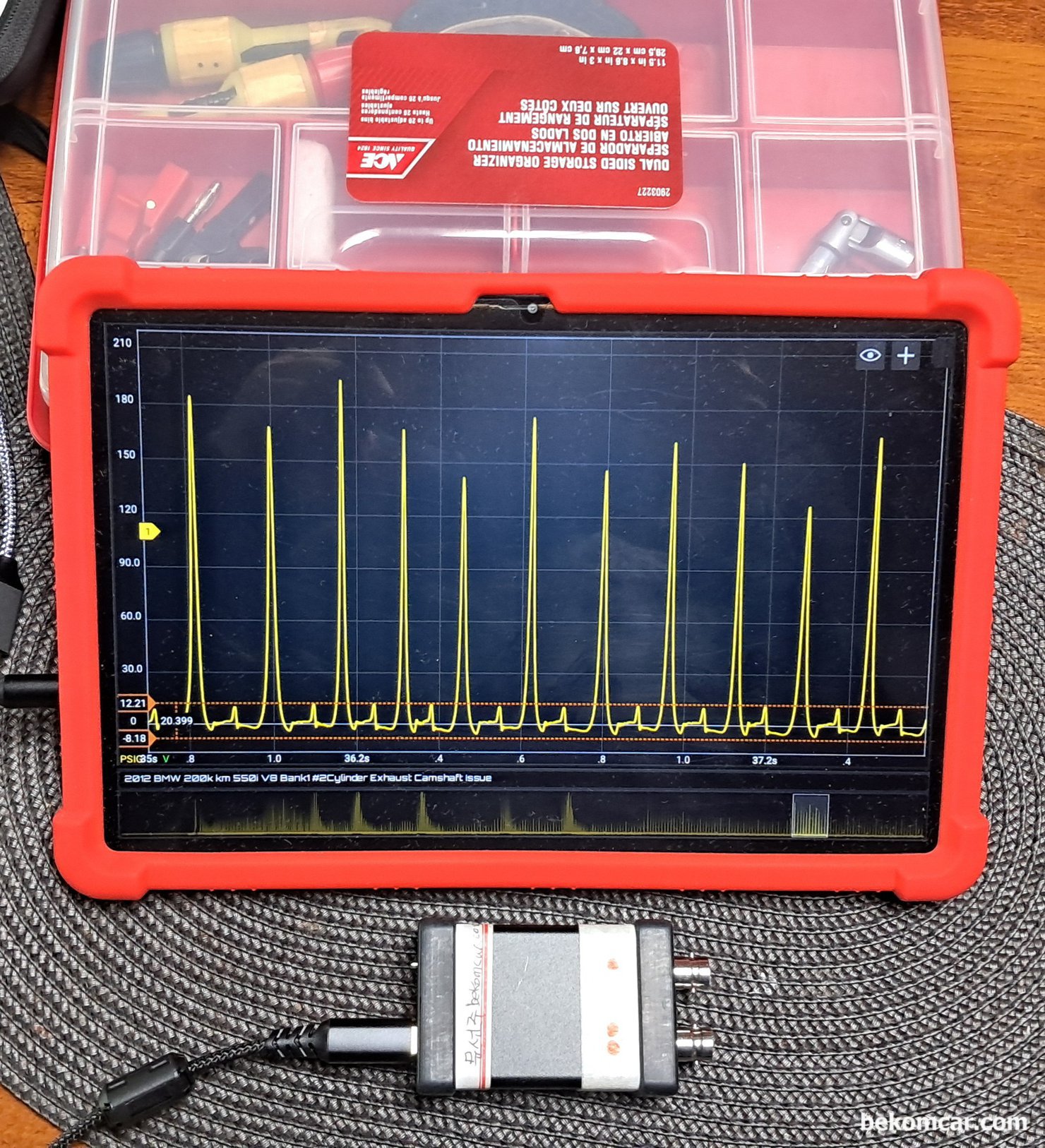 엔진진단시 참고할 실린더압력센서 파형, BMW 550i XDrive V8 사례, BMW 550i XDrive V8 으로 복합적인 엔진고장이 있었으며, 제시된 파형은 그중에서 밸브시팅 고장의 전형적인 파형이다. 진단 기록으로 남긴다. 압축압력이 180PSI를 넘으면서 또 140PSI이하로 떨어지고 오르락 내리락 하는 압축압력 변화를 보여주고 있다. 흔히 말 하는 하이 로우 하이 로우 파형이다. 가장 전형적인 밸브시팅 고장 증상이다.|베콤카 차량정밀진단