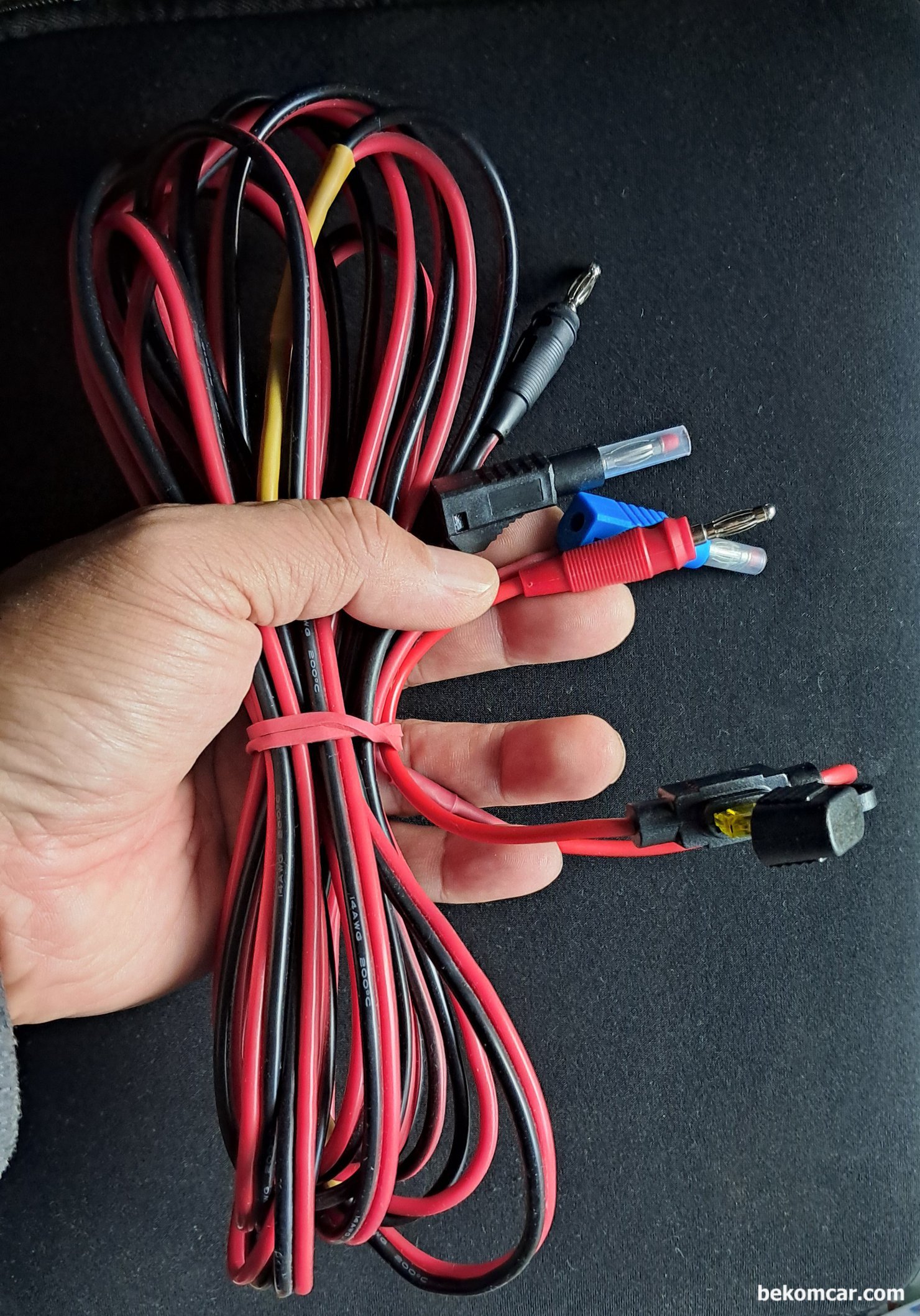 차량진단시 파워(전원) 그라운드 (접지) 안정적 공급은 필수, 14AWG  케이블에 별도로 휴즈를 연결하고 케이블 끝 부분에 4mm 바나나 아답터를 사용하여 자동차 진단시 활용하고 있다. 캔 통신, 솔레노이드 밸브, 산소센서, MAP센서등 각종 센서 시뮬레이션에 도 사용한다.|بيكومكار  (bekomcar)