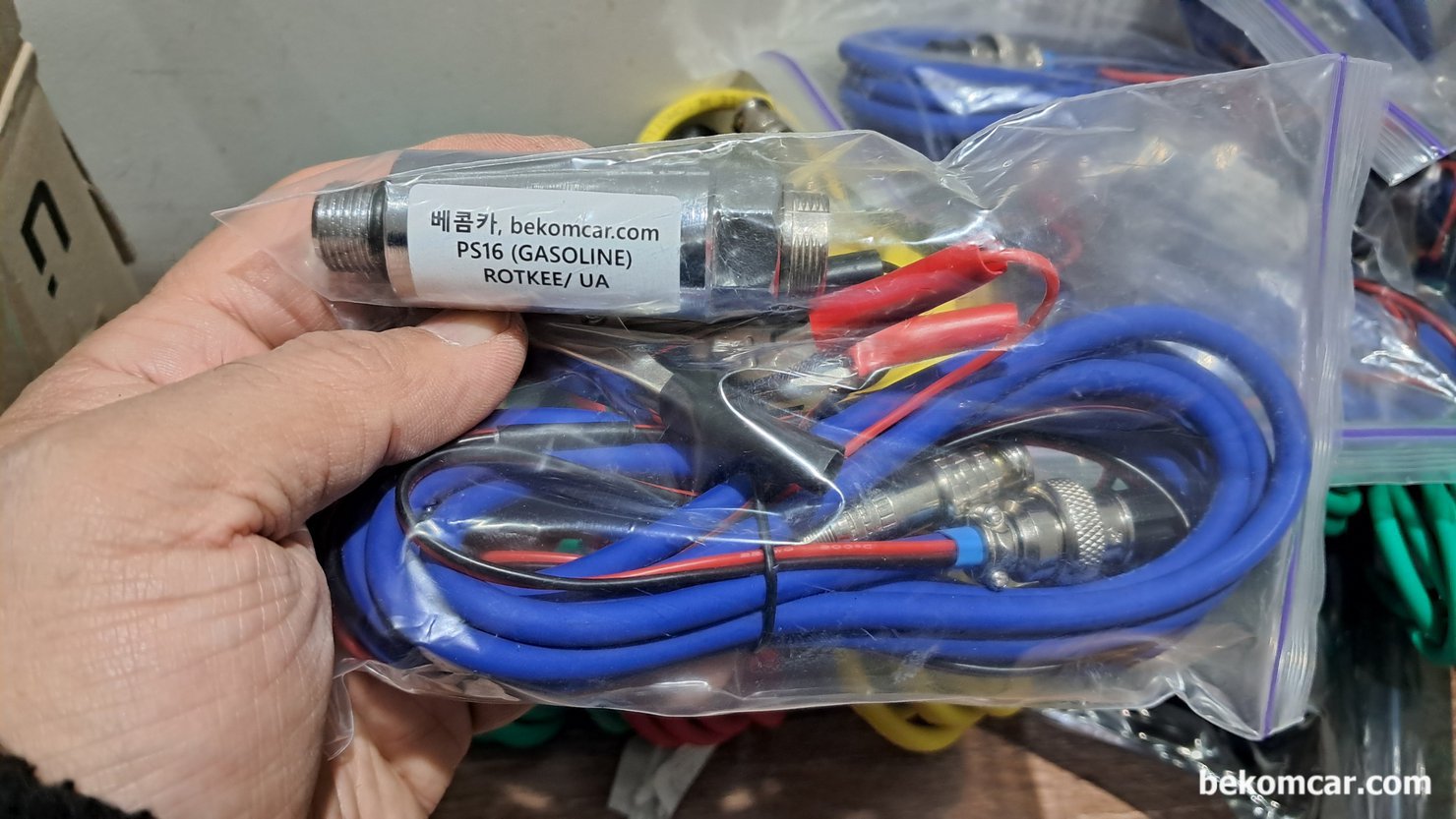ROTKEE의 실린더압축압력센서, 진동센서, 펄스센서등 수입통관후 배송시작, ROTKEE 의 국내 대리점으로 이번에 2차 수입통관한 PS16 실린더압축압력센서 (휘발유/ LPG 엔진) 이다. 데이터 신뢰도를 위하여 0.0V ~ 5.0V 전압 폭을 사용한다.|بيكومكار  (bekomcar)