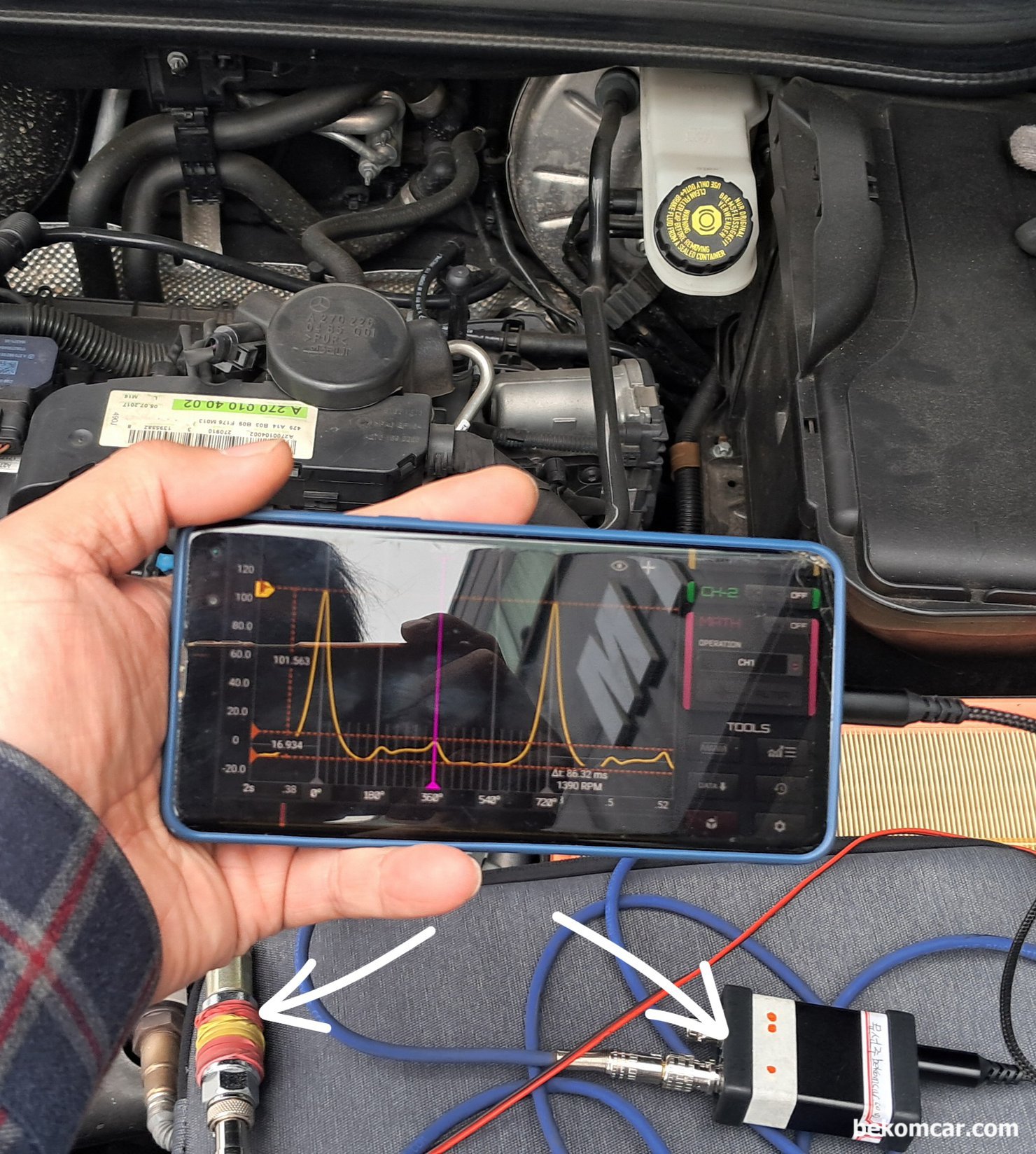 벤츠 A200 엔진고장 이라고 하는데 어떻게 알 수 있나요? 엔진 내리지 않고 파형분석으로 알 수 있다고 합니다., 베콤카에서 측정하는 차량은 벤츠 A200 차량이다. 엔진압축압력 센서를 사용하여 엔진을 내리지 않고도 자세한 엔진고장 부위 진단이 가능하다. 엔진압축압력센서는 ROKEE의 PS16 을 사용하고 오실로스코프는 Martin Loren이 개발한 HS512Max 와 HScope를 사용하고 있다. 휴대폰이나 태블리에서 사용이 가능하다.|bekomcar.com