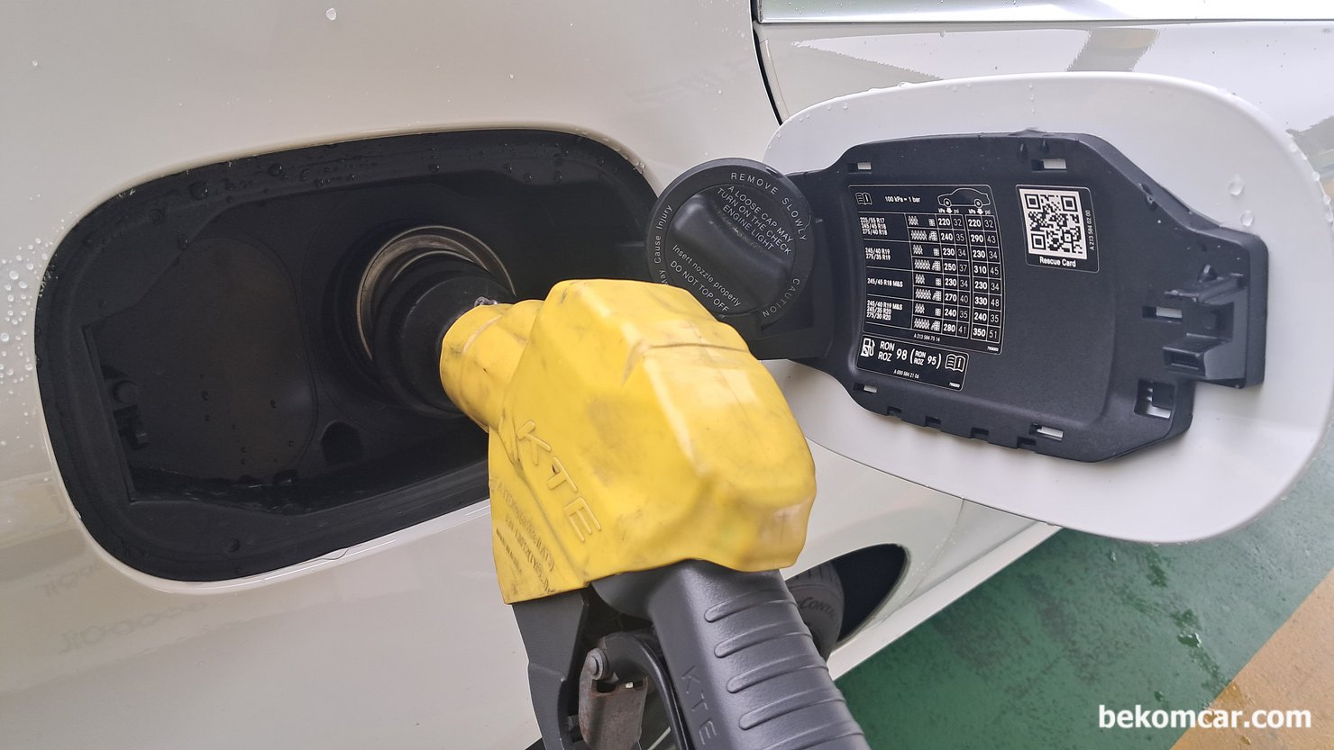 고급유 휘발유 사용할까 말까? RON95 의미는?, 주유구 뚜껑 열고보면 RON95 혹 RON98등으로 적혀 있는경우 꼭 고급휘발유를 사용하도록 한다. 그래야 엔진에 무리가 없다.|بيكومكار  (bekomcar)