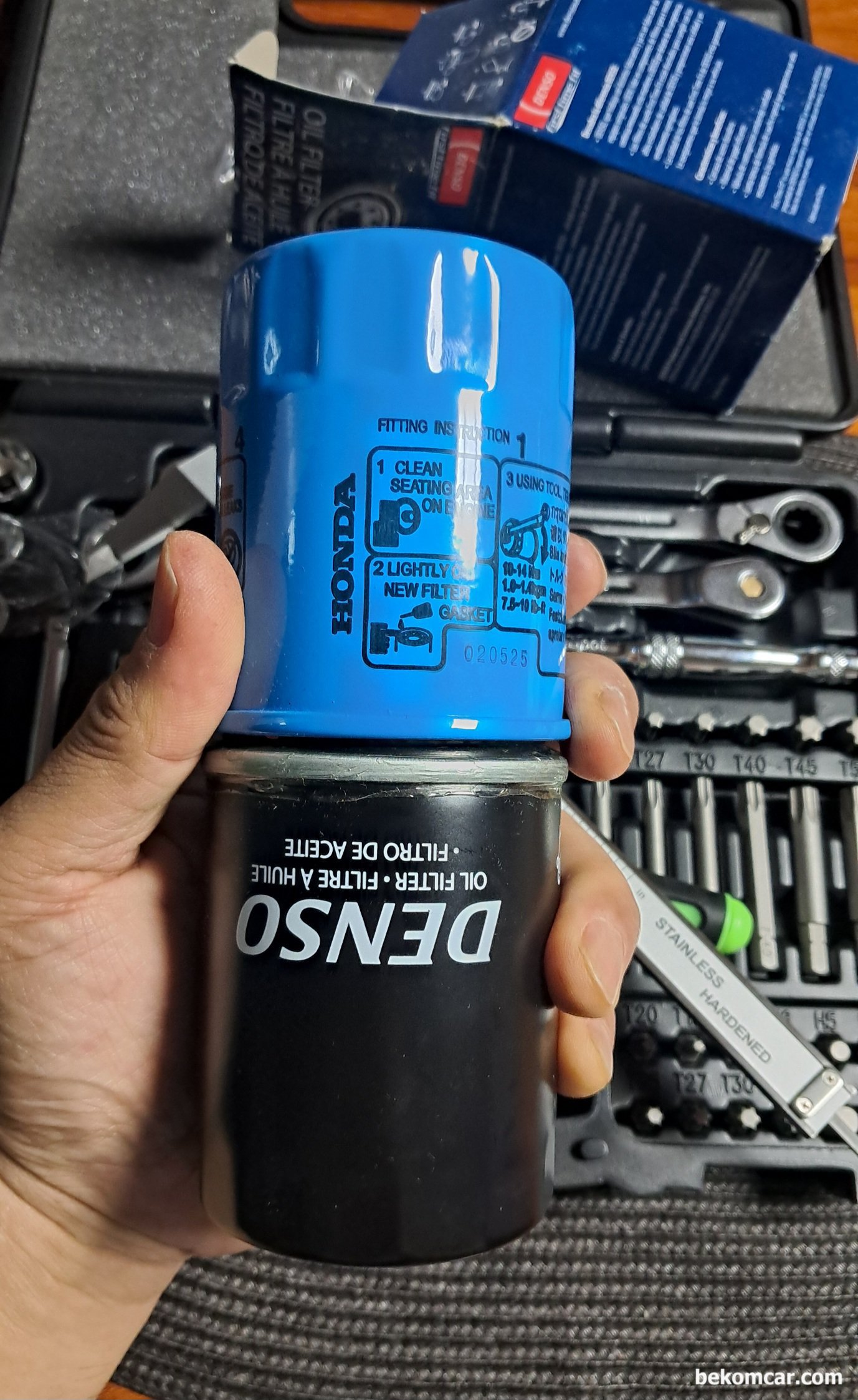 혼다자동차 및 렉서스 토요타 덴소 깡통 엔진오일 필터  비교자료, 혼다 및 덴소 깡통 엔진오일 필터 자료로 65mm 14각에 엔진오일 주입구 8개 및 스터드 크기 와 트레드 (확인하지 않았지만 육안점검으로 1.5처럼 보임) 동일하다. 무게도 측정하지 않았지만 느낌으로는 차이가 없다.|베콤카 차량정밀진단