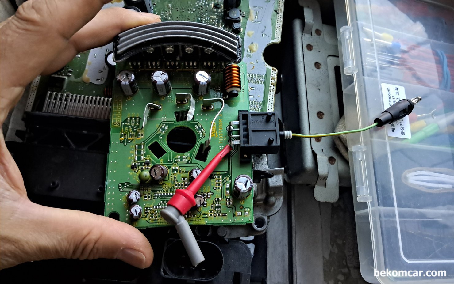 ECU고장확인시 코넥터 & ECM 상태진단 체크항목 중 하나, 경우에 따라서는 코넥터 자체도 접촉이나 연속성 등 체크하는데 여러가지 형태로 확인 하는것도 중요 한 듯 하다. ECU/ECM등의 경우 코넥터 핀 텐션이나 코넥터 자체의 부식이나 고 저항등이 고장의 원인이 되는경우도 흔하다.|베콤카 차량정밀진단