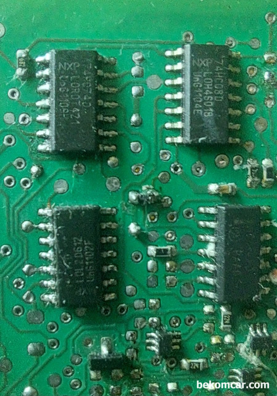ECM등 자동차 전장장치 모듈 PCB 칩 작업기록, 4개 SMD SO 패키징 칩 중에서 2개는 새로 작업 한 것이다. 2개는 그대로 건드리지 않았고, 2개는 제거후에 다시 솔더링 하였다. 만족스러운 솔더링 결과이다.|ベコムカー (bekomcar)