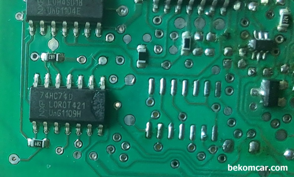 ECM등 자동차 전장장치 모듈 PCB 칩 작업기록, SMD 칩 제거후에 솔더링 위그(Soldering Wig) 을 사용하여 깨끗히 청소해준다. 그래야 칩을 다시 솔더링시에 접촉이 좋게된다.|ベコムカー (bekomcar)