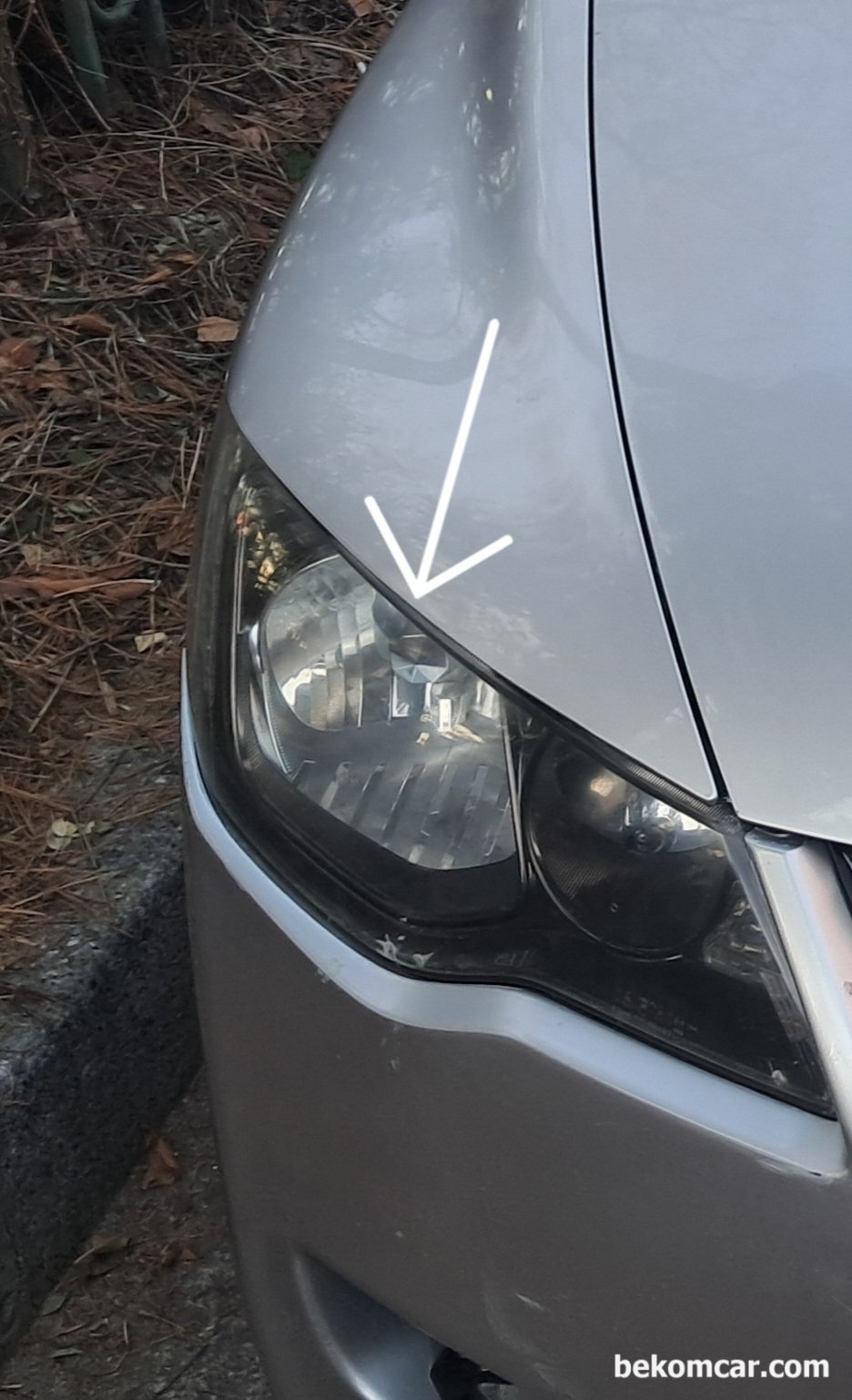 혼다 시빅 8세대 조수석 헤드라이트 복원 사례, 혼다 시빅 8세대 조수석 헤드라이트 황변현상 복원과정이다. 나름 만족 할 만큼 결과이다. 헤드라이트는 차량에 따라서는 상당히 고가이다. 그러니 황변현상 제거후 복원하는 것도 좋은 방법이다. 무엇보다 어렵지 않기 때문이다.|bekomcar.com