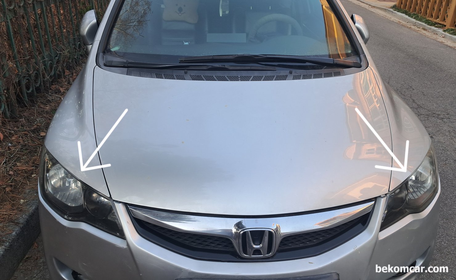 혼다 시빅 8세대 조수석 헤드라이트 복원 사례, 간단하게 혼다 시빅 8세대 1.8L헤드라이트 복원 작업후의 조수석 헤드라이트 상태이다. 100%는 아니어도 보기 싫지 않는 정도 (Presentable) 이다. 헤드라이트는 생각보다 비싼 부품이니, 보기 싫게 누리끼리 색이 변하면 복원 하는것도 하나의 방법이다.|bekomcar.com