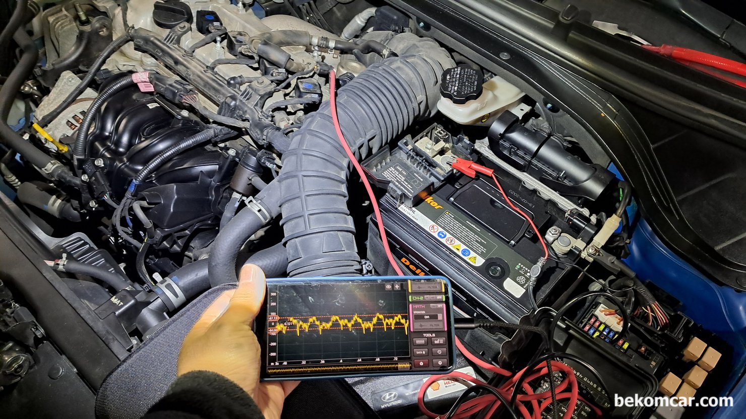 현대자동차 아반테 AD 2017년 1.6L GDI 엔진 중고차구매 점검기록, 알터네이터 및 충전시스템 점검을 한다. 알터네이터 등이 정상적을 작동되는것이 측정된다. 하지만 약 3년반 정도 사용한 배터리는 교체가 필요한 상태 (SOH 66% CCA 351A)이다. 수원중고자동차 매매단지 SK V1에서 현대자동차 아반테 AD 2017년 1.6L GDI 엔진 중고차구매 점검 기록이다.|ベコムカー (bekomcar)