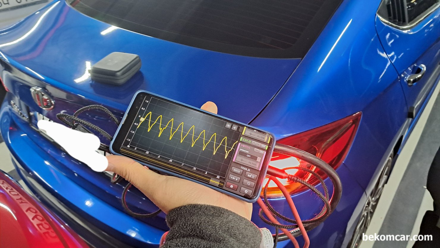 현대자동차 아반테 AD 2017년 1.6L GDI 엔진 중고차구매 점검기록, 수원중고자동차 매매단지 SK V1에서 현대자동차 아반테 AD 2017년 1.6L GDI 엔진 중고차구매 점검 기록이다. 글로벌 OBD2 테스팅결과 실화가 없고, 고장코드 없으며, 실시간 센서 데이터 역시 실화가 없고 연료보정값 및 실화관련된 센서값들이 정상이다. 하지만 그래도 재 확인을 해야 하는데, 오실로스코프 배기파형 분석을 하면 아무리 진단기상 정상이라도 엔진실화 상태를 알 수 있다. 4개 실린더 파형이 규칙적이며 실화의 흔적이 없게 측정된다. 참 다행이다.|ベコムカー (bekomcar)