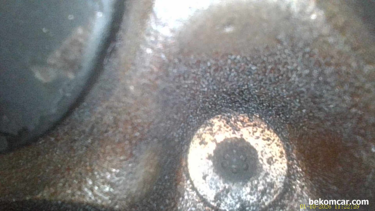 GDI 직분사 엔진 인젝터 분사 노즐 카본상태 기록, 현대자동차 아반떼 AD 2017년 약 10만키로 정도의 인젝터 분사노즐 카본상태로 6개의 인젝터 구멍이 보이는데 좀 막혀 있는것 같다.|bekomcar.com