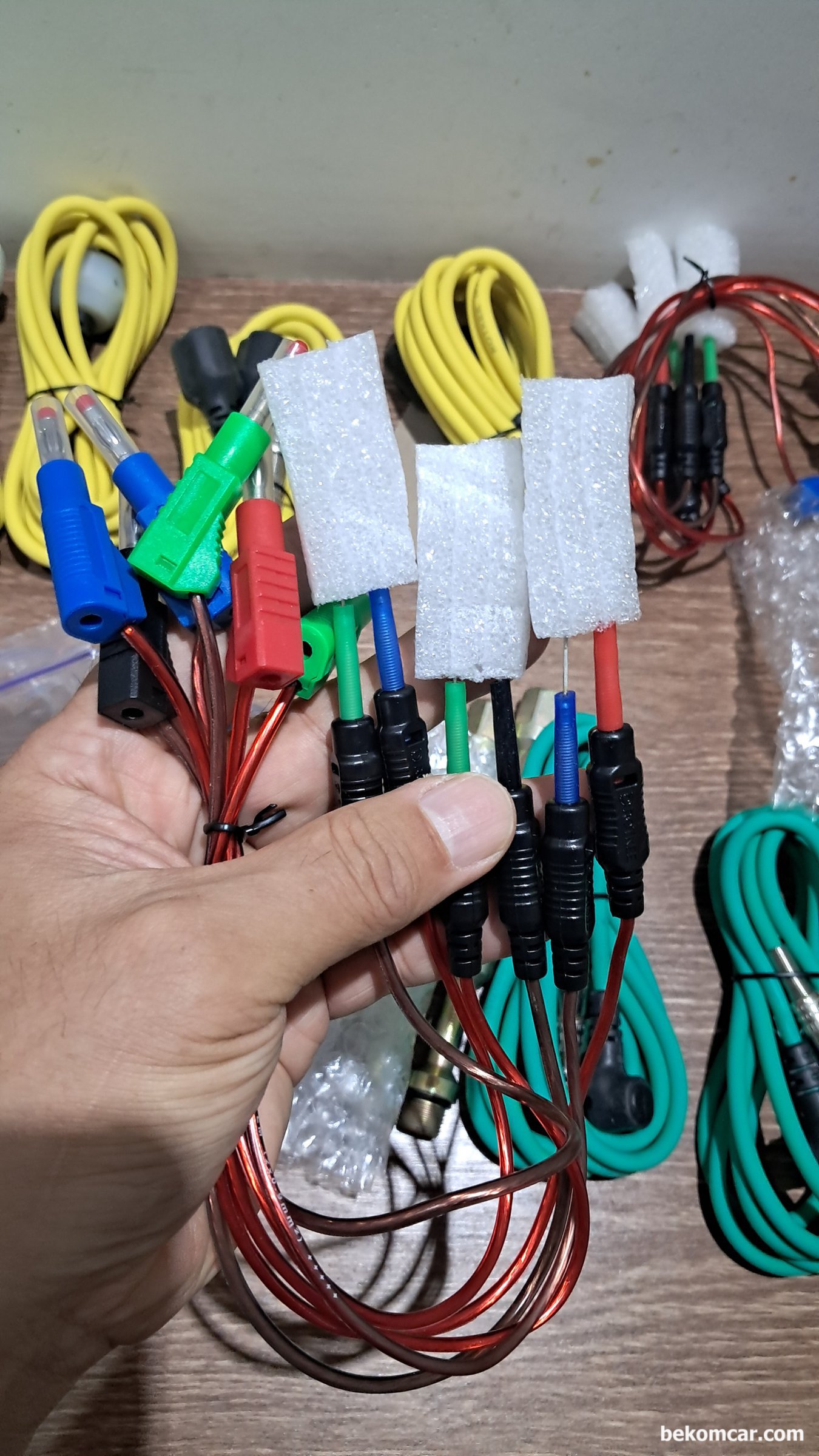 Martin Loren 2채널 HS512Max 자동차전용 오실로스코프, 5채널처럼 활용사례, ROTKEE 의 TL-MIX6 & TL-MIX4 특수 BNC 케이블 에 사용되는 탐침봉 이다. 4mm 잭이기에 모든 4mm 악세사리 사용이 가능하다. 베콤카는 ROTKEE 의 한국대리점 으로 제품을 수입 공급하고 있다.|بيكومكار  (bekomcar)