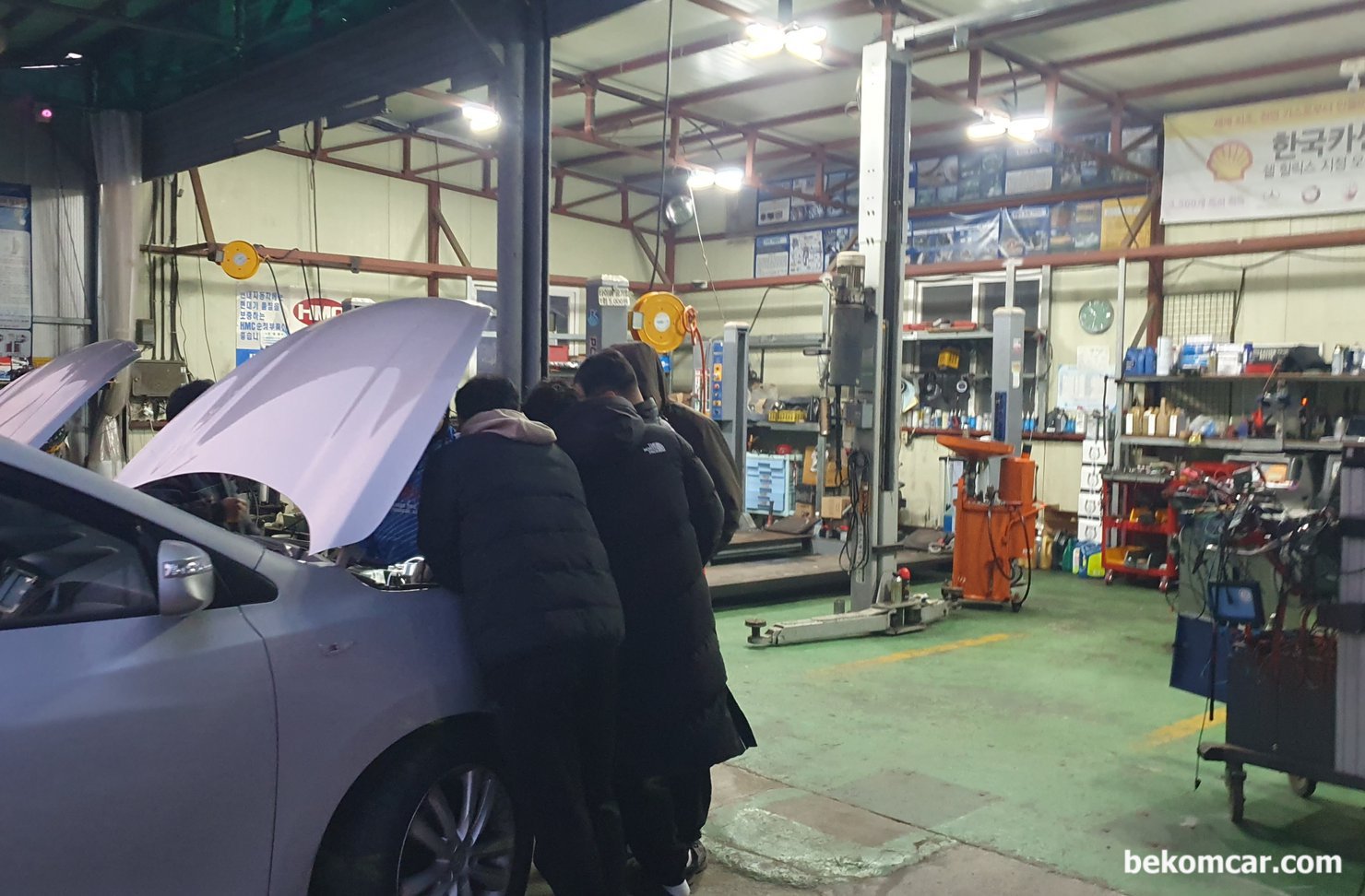 제 4회 베콤카 정비사 실화. 부조 워크샵, 전북 임실 한국모터스, 전북특별자치도 임실군 강진면 갈담1길 26 에 있는 한국모터스 정비소 에서 베콤카 정비사 워크샵 을 진행했다. 장소제공, 실험차량 제공 과 기타 워크샵에 필요한 사항은 한국모터스 대표님께서 전부 다 해 주셨다. 점심부터 저녁 11시까지 피자에 콜라 로 간식을 먹으면서 실화진단등 워크샵을 했다.|بيكومكار  (bekomcar)