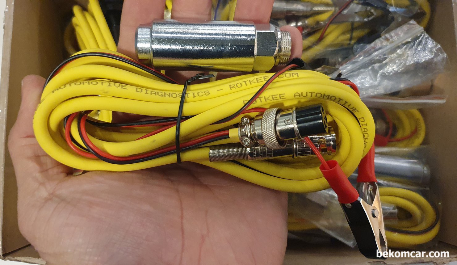 ROTKEE PS100 디젤엔진 실린더압축압력센서 1차 수입분량 도착, ROTKEE PS100 디젤엔진 실린더압축압력센서 1차 수입분량 도착했다. 정비사는 엔진분해전에 고장부위를 먼저 진단하기에 상당한 시간절약과 비용절감에 큰 도움이 된다. 무엇보다 분해없이 빠르고 정확하게 엔진진단을 하기때문에 정비사에게는 필수품이다. 베콤카는 ROTKEE 국내대리점으로 수입공급과 함께 엔진진단 방법 과 사용법 교육도 제공하고 있다.|بيكومكار  (bekomcar)