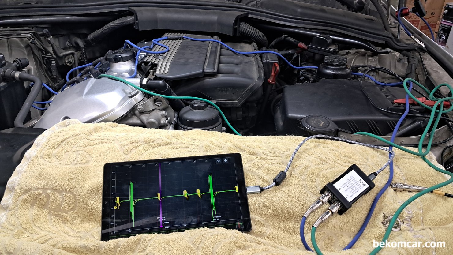 BMW E60 M54 점화코일 점화플러그 상태진단, 점화파형측정 기록, 점화코일 점화플러그 상태 진단 차량은 BMW E60 M54엔진, 약간 초록색 비슷해 보이는것이 #1번실린더 트리거 채널 (싱크채널)이고 파란색 BNC 케이블 (LX4)이 바로 1개 스코프 채널에 4개 실린더 점화파형을 동시에 측정하는 특수 프로브이다. 스코프는 HS512Max 자동차전용 오실로스코프 이다. 둘 다 국내 대리점으로 베콤카에서 수입공급하는 장비이다.|بيكومكار  (bekomcar)