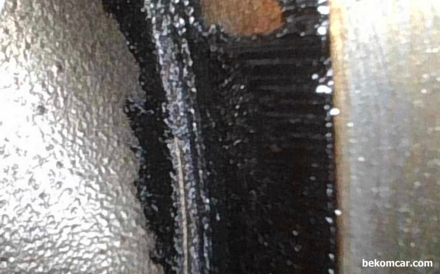 실린더헤드가스켓 누수 가능성, 헤드 내시경검사, 실린더헤드가스켓 누수 가능성, 헤드 내시경검사 기록. 베콤카 진단자량은 쉐보레 말리부 1.5T 차량이다. 사용되는 냉각수는 핑크색 이다.|ベコムカー (bekomcar)