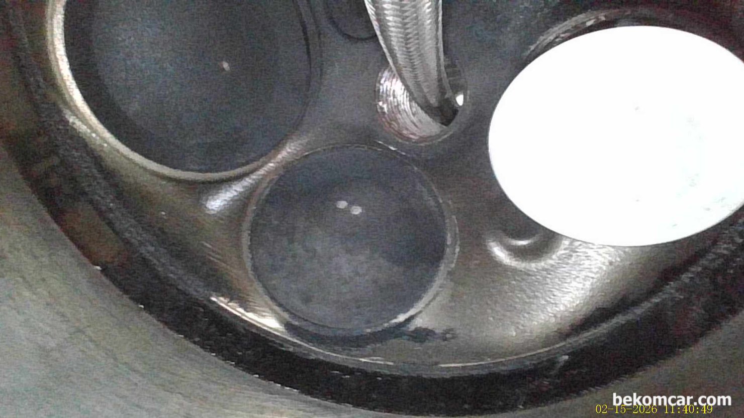 실린더헤드가스켓 누수 가능성, 헤드 내시경검사, 실린더헤드가스켓 누수 가능성, 헤드 내시경검사 기록. 베콤카 진단자량은 쉐보레 말리부 1.5T 차량이다. 사용되는 냉각수는 핑크색 이다.|ベコムカー (bekomcar)