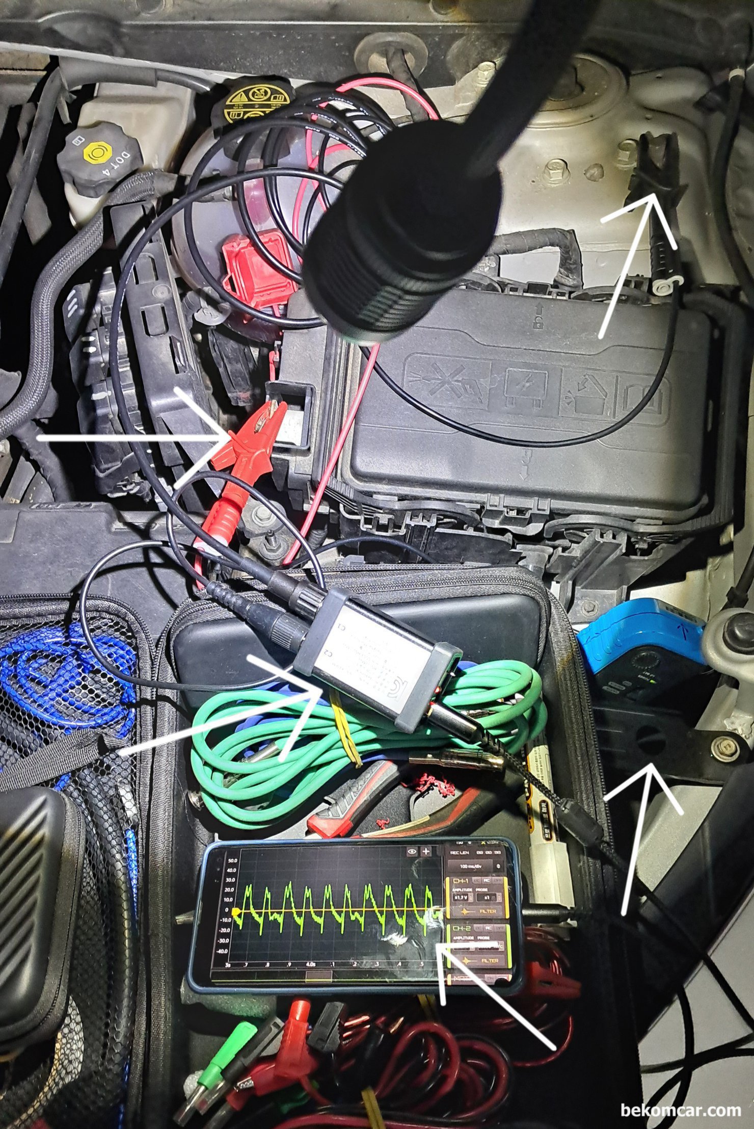 정비사교육과정, 오실로스코프 기초 BNC케이블 활용방안, 실제 적용한 사례이다. 이 경우는 크랭킹시 실린더 상대적 압축압력 측정 (R/C, Relative Compression) 과정이다.  사용된 스코프는 HS512Max 이고 대 전류계는 한텍 CC650 이다. 배터리에 일반 BNC케이블 사용했다. 배터리 플러스와 마이너스 포스트 에 BNC 케이블을 연결했다. HS512Max BNC케이블 체널 옵션에서 AC커플링 및 반전 Invert 세팅만 하면 된다.|بيكومكار  (bekomcar)