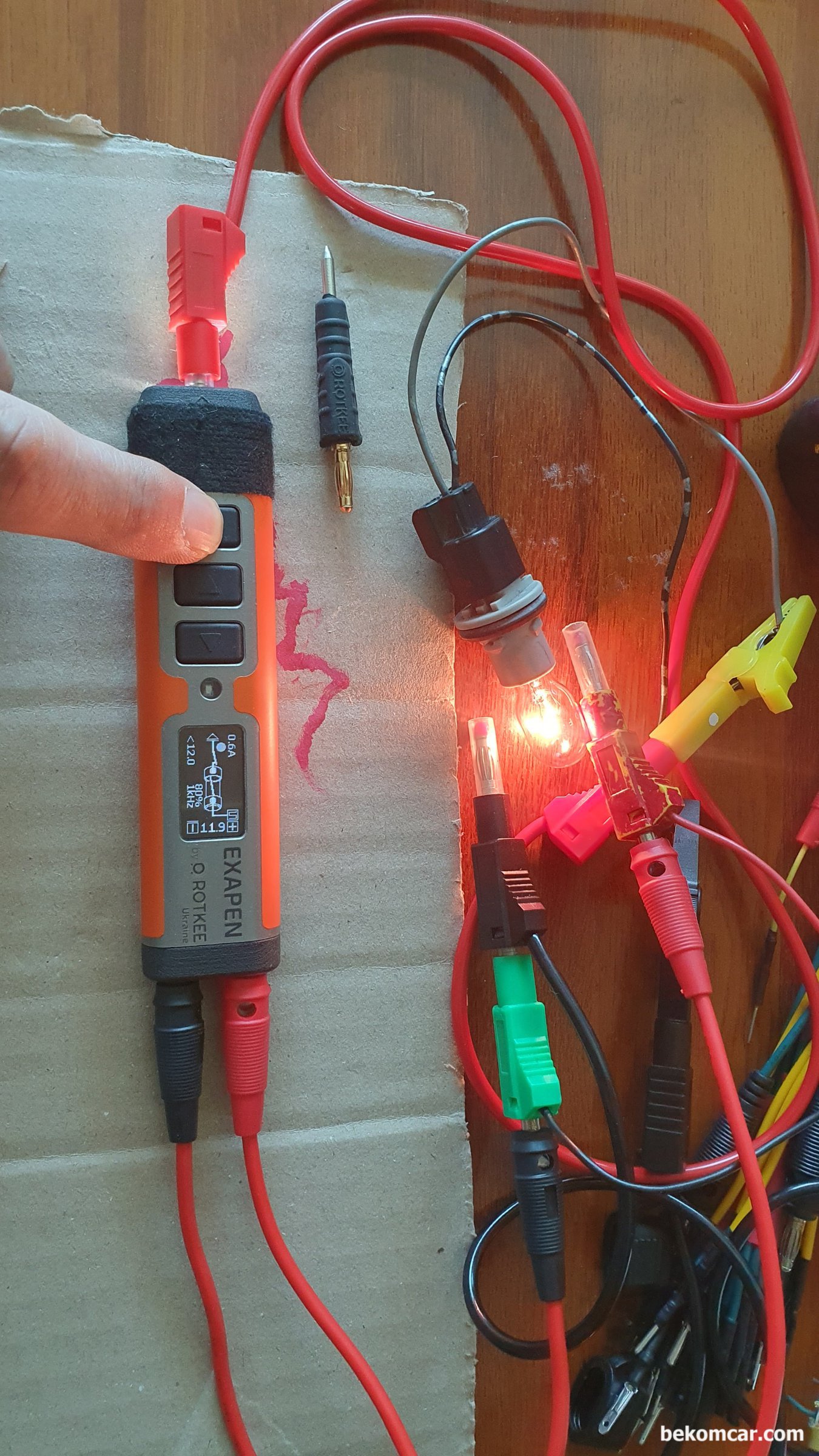 ROTKEE ExaPen 엑사펜 기능중 전원 Power 공급기능 과 듀티제어기능, ROTKEE 엑사펜 ExaPen은 듀티제어와 주파수 조정된 12V Power & 0V Ground 전기 공급이 가능하다. 조정된 전원 공급시 입력전압, 출력전압 및 사용전류 등이 표시된다. 표시창에서 보면 0.6A 소모전류가 표시되며 최대전류는 12A 이내로 제한되어 있다.|bekomcar.com