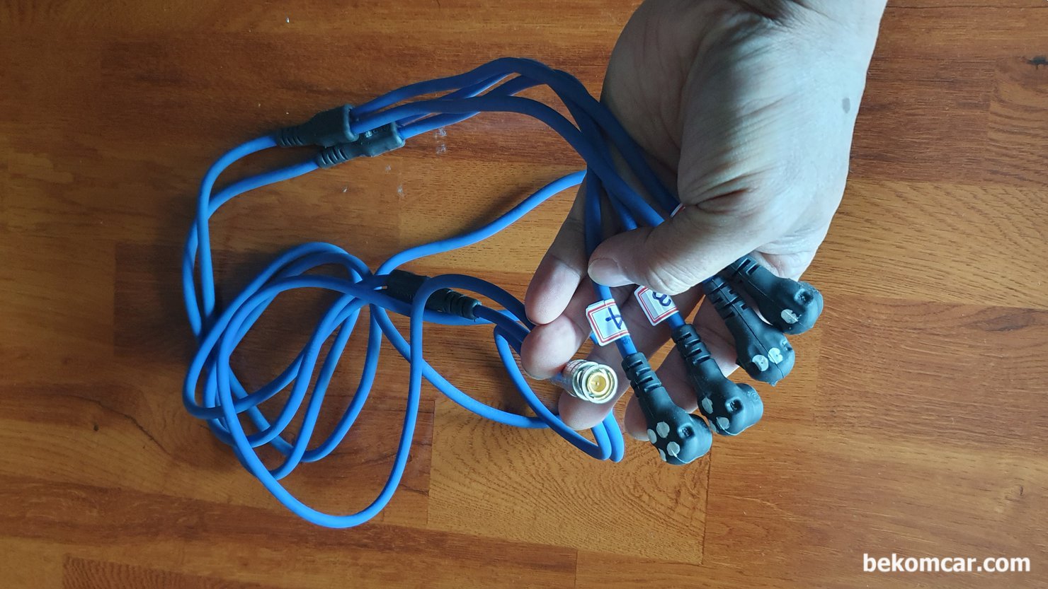 부조 실화 및 출력저하등 엔진진단 기초, 비교 점화파형 측정, 1채널에서 4개 실린더 점화파형을 동시에 측정 비교할 수 있는 ROTKEE LX4 특수 점화프로브 이다.  베콤카는 ROTKEE 국내 대리점 이다.|bekomcar.com