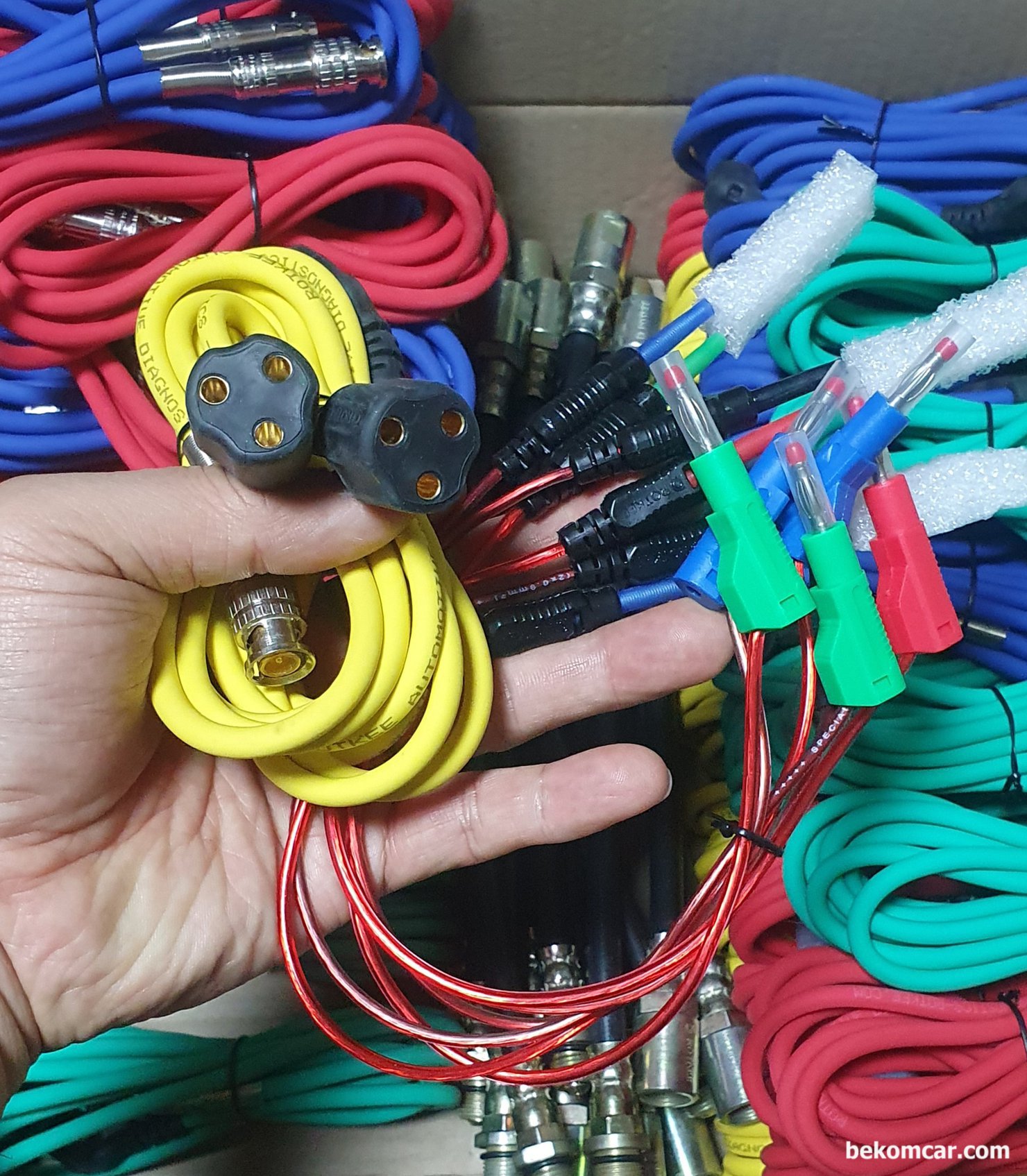 피코스코프 6에서 트리거링 방법, 채널 선택후 옵션조정, 베콤카 에서 ROTKEE 국내대리점으로 정비사에 수입 공급하고 있는 TL-MIX6 이다. 1채널에서 6개까지 탐침이 가능하다. HS512Max 스코프를 포함하여 피코스코프 등 모든 스코프에 사용이 가능하다. 다만 소프트웨어별 특징이 있어 완전 지원이 되지 않는 경우도 있을수 있다. TL-MIX6는 별개로 판매되거나 정비사세트 에 포함되어 판매되기도 한다.|ベコムカー (bekomcar)