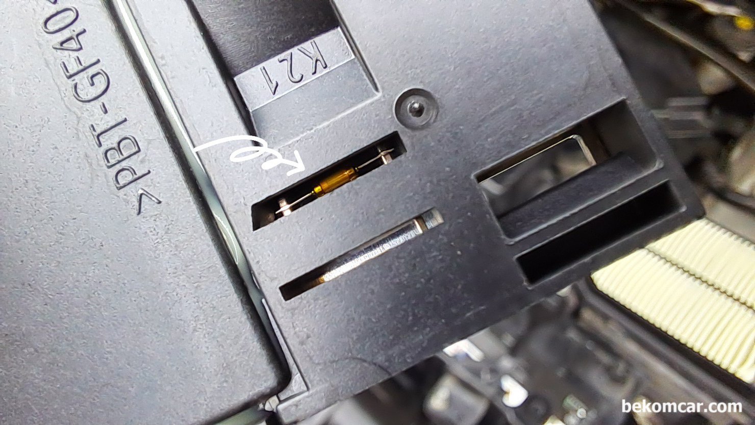 공기량센서 청소시 주의사항이 있나요? 카브레이터 크리너 사용해도 좋은가요?, 공기량센서는 엔진으로 유입되는 공기량 측정해서 연료량 조절과 출력조절에 사용되는 내연기관 차량의 핵심이다.|ベコムカー (bekomcar)