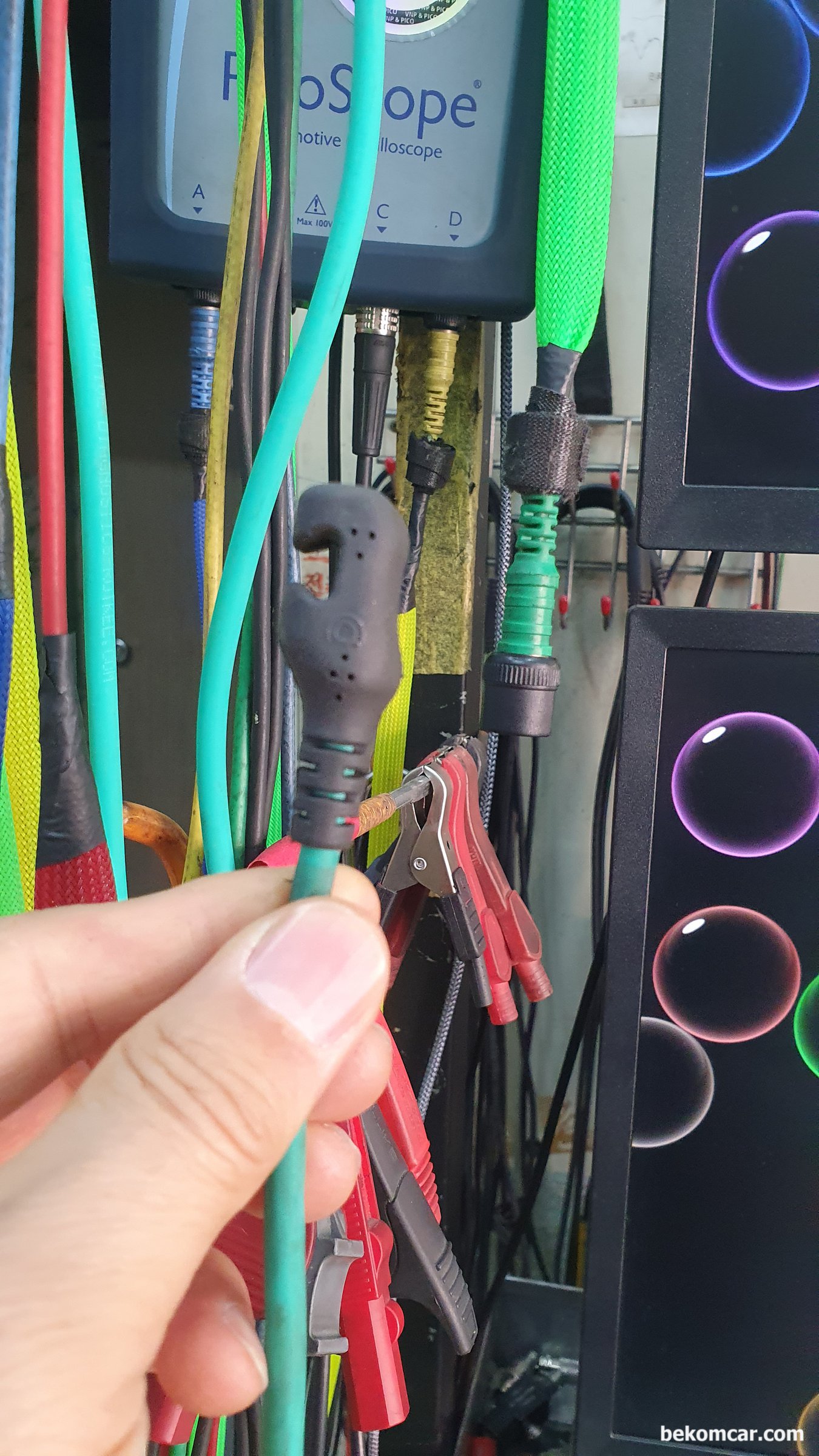 ROTKEE CX1 코일플럭 점화파형 측정 프로브, ROTKEE CX1 코일플럭 점화파형 측정 프로브 이다. 고객이 실제 사용중이다. 만나서 반가운 점화프로브 이다. 영어로는 Capacitive Probe for High Tension Wires 라고 한다.베콤카에서 수입후 판매한 특수 프로브 이다.|bekomcar.com