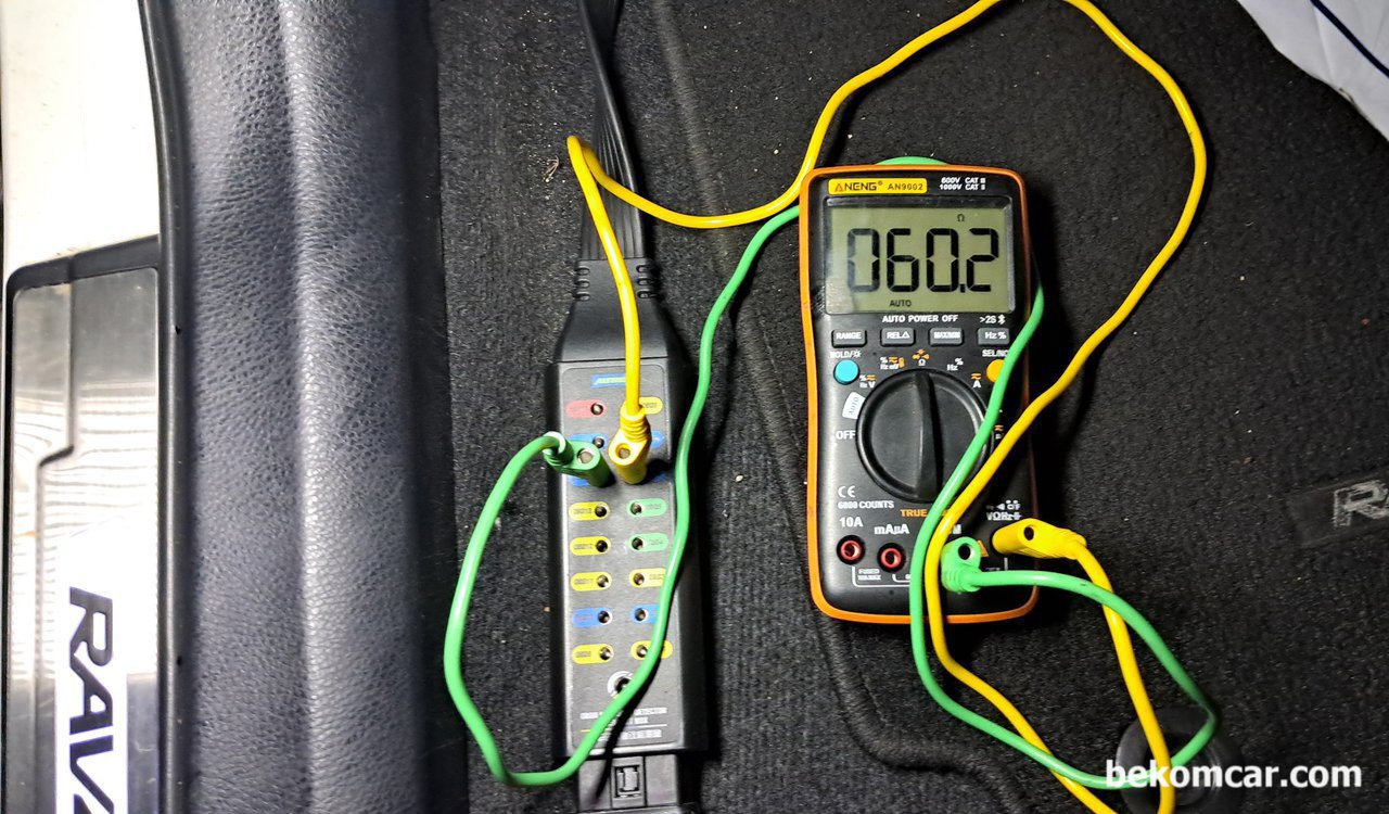 캔 통신 잋 각종 스코프파형 측정시 센서그라운드 사용, OBD2 (DLC) 에 연결하여 사용하는 BOB 이다. #5번 터미널이 센서그라운드 이다. 자료사진은 #6번 과 #14번 캔통신 종단저항을 측정하는 과정이다.|bekomcar.com