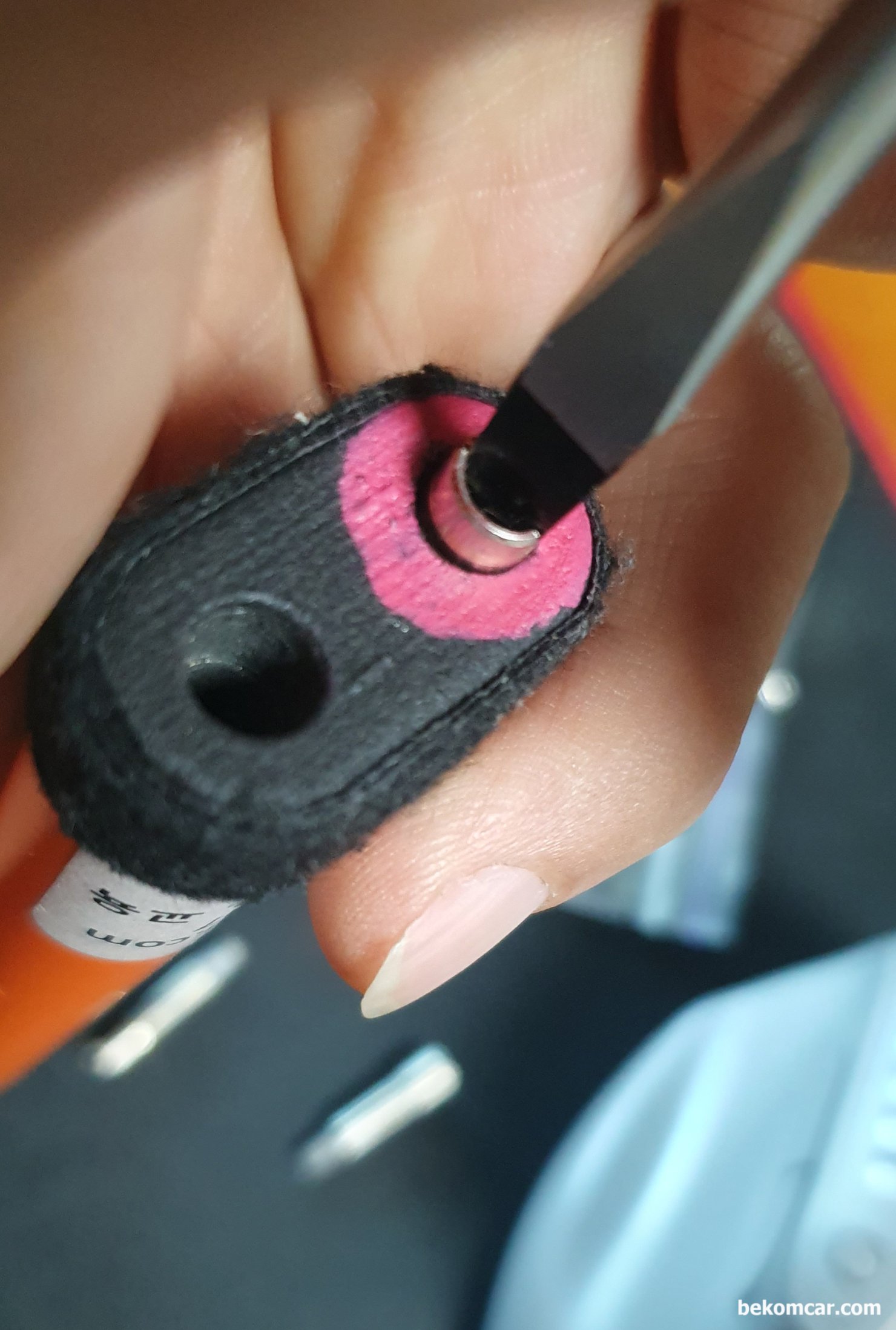 롯키 엑사펜 ExaPen 4mm터미널 교체, ROTKEE ExaPen 전원 공급 4mm 터미널이다. 핑크색으로 마킹한 곳이 '파워, Power, 플러스' 그리고 다른곳은 '그라운드, 마이너스' 부분이다. 기존것 스크류처럼 빼고 새것으로 넣어주면 된다.|ベコムカー (bekomcar)