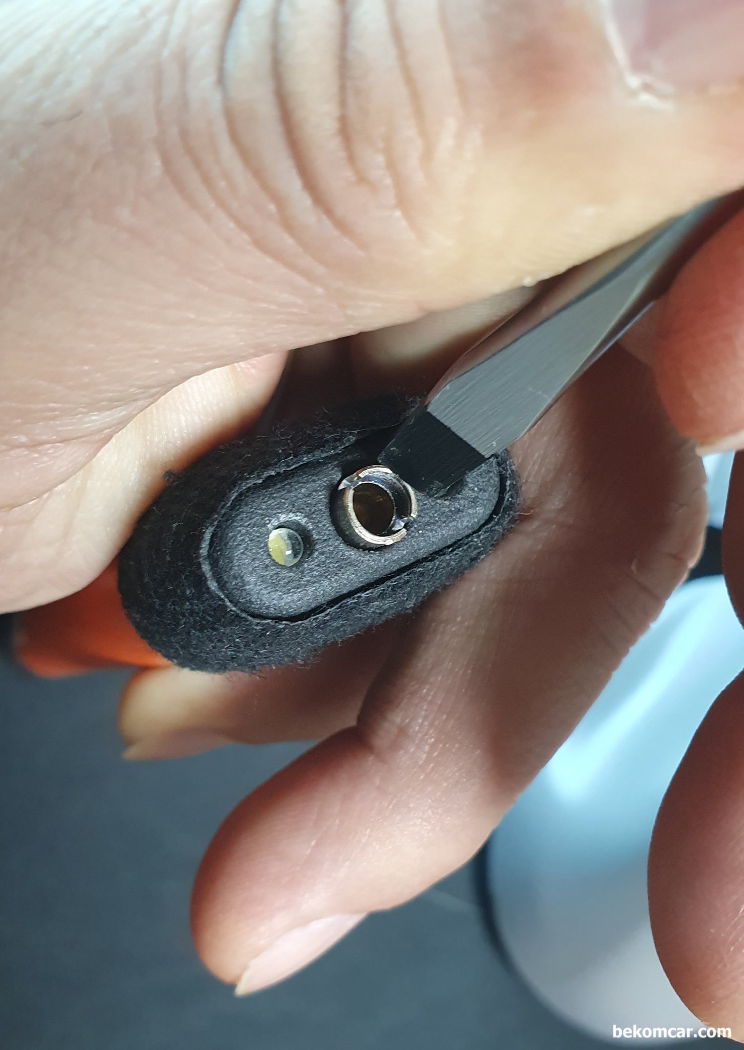 롯키 엑사펜 ExaPen 4mm터미널 교체, ROTKEE ExaPen 의 탐침 부분이다. 기본으로 제공되는 팀침봉 사용하면서 필요시 4mm 케이블이나 탐침 혹 피어싱 프로브 등 다양한 악세사리를 사용할 수 있다. 상당히 융통성이 있는 터미널 구조이다.|ベコムカー (bekomcar)