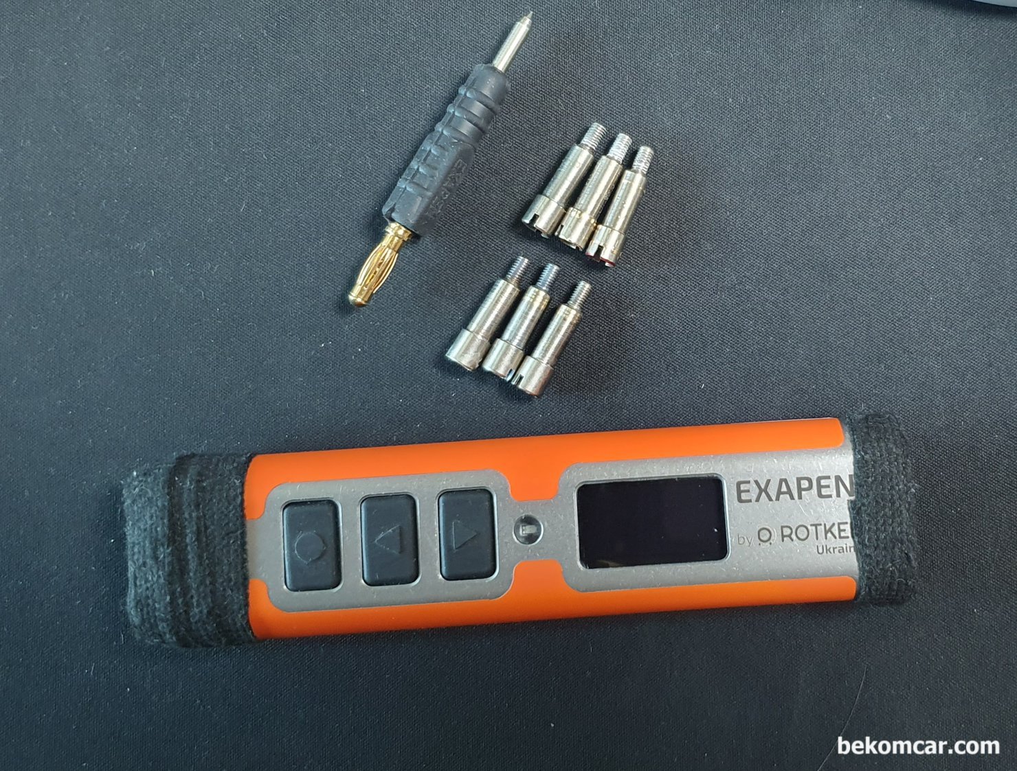 롯키 엑사펜 ExaPen 4mm터미널 교체, ROTKEE ExaPen 이다. 정비사의 필수 공구이다. 4mm 텐션이 타이트해서 새것으로 교체하는 과정이다. 캔 통신 진단부터 시작하여 ECM 고장, 블로우어 모터 고장, 연료 펌프 모터 고장 등 수많은 전기적 진단에 사용된다.|ベコムカー (bekomcar)