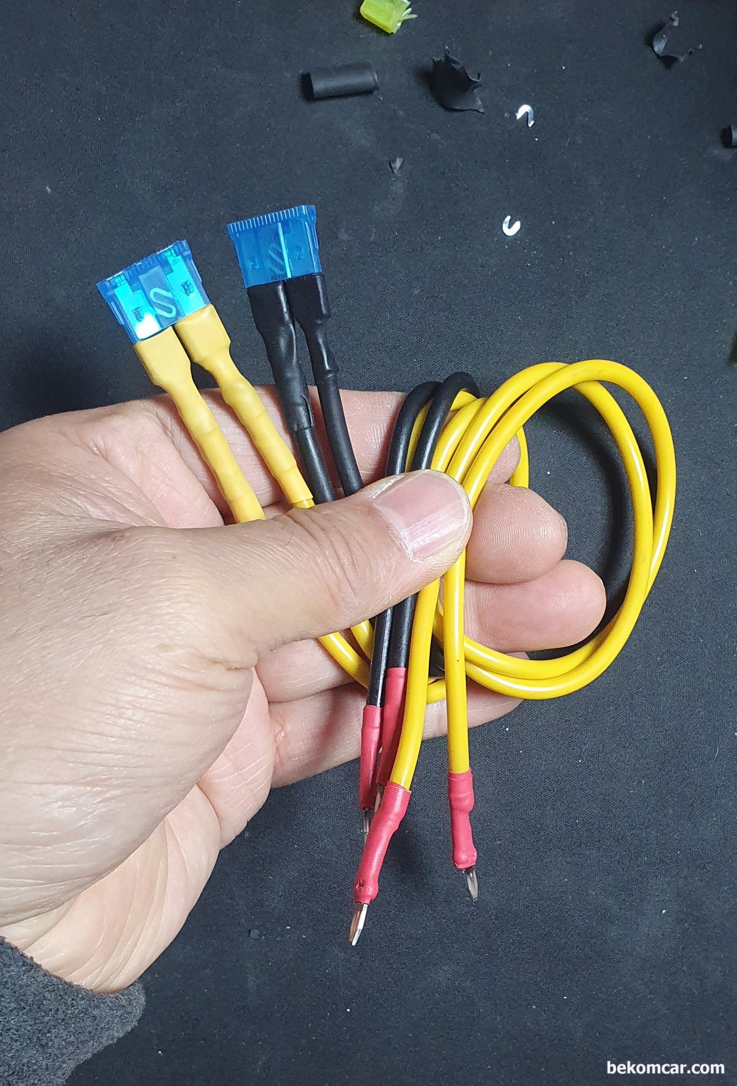 오늘 자작 특수공구, 연료펌 코일 인젝터등 진단시 사용, 인젝터, 점화코일, 연료펌프, 블로우어모터 등 다양한 차량진단시 필요한 전기 악세사리 이다. 오실로스코프와 전류계랑 함께 사용한다. 휴즈점퍼 라고 하는데, 휴즈 다리는 실제 휴즈에서 가져왔고 인젝터나 점화코일등 적합한 휴즈용량을 쉽게 교환할 수 있게 했다. 실리콘 전기선으로 신축성이 좋고 휴대성 역시 좋다.|贝科姆汽车 (bekomcar)