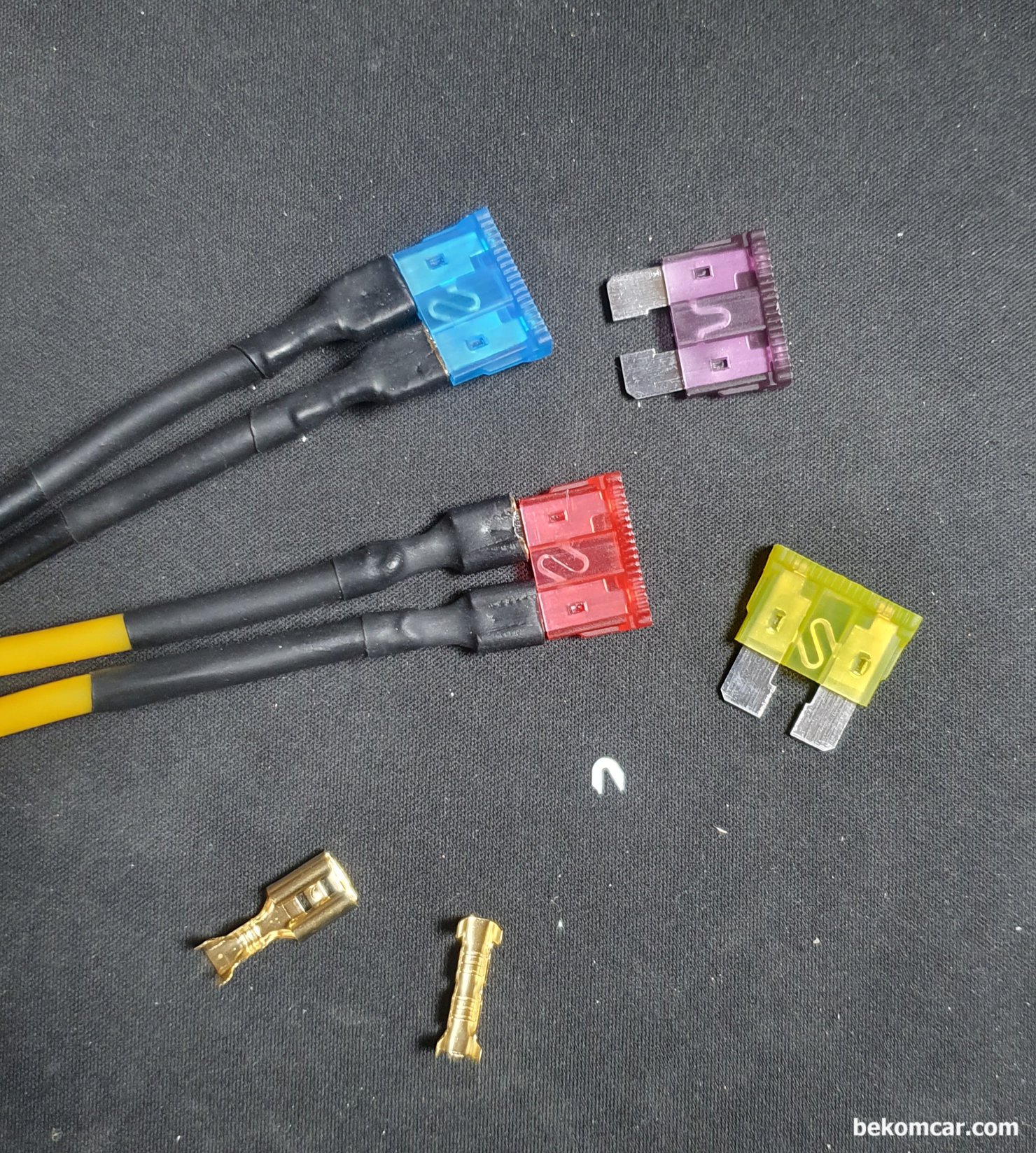 오늘 자작 특수공구, 연료펌 코일 인젝터등 진단시 사용, 사용한 부품은 단순하다. 2개정도 연결해주는 부분 만 있으면 된다. 휴즈 점퍼는 미니, 미니2, 마이크로 등 다양한 휴즈에 사용되게 하였다. 적용 분야는 인젝터, 점화코일, 연료펌프, 블로우어모터 등 다양한 차량진단시 오실로스코프 와 전류계랑 함께 사용한다.|贝科姆汽车 (bekomcar)