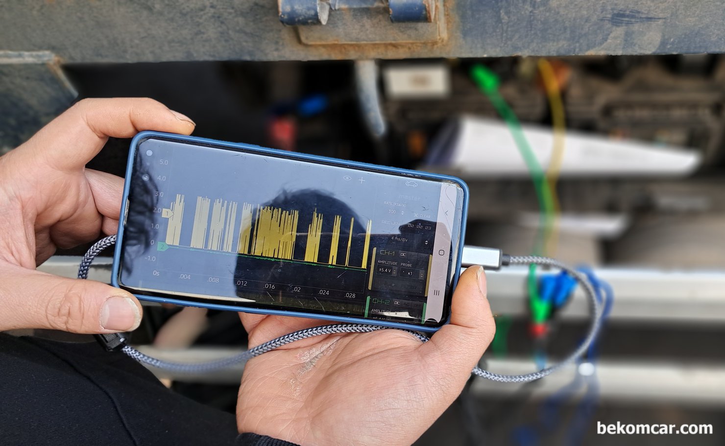 정비소 맞춤식 베콤카 현장방문 캔 통신 워크샵, 화성시 대형차량 정비소, 베콤카 대형차 정비소 맞춤식 캔 통신 워크샵 과정중에서 C-CAN 로우 가 그라운드(GND)에 단락 되었을때의 파형이다. 현장에서 고객이 준비한 차량에서 직접 테스팅을 하기때문에 좀 더 친숙한 워크샵이 될것이다.|بيكومكار  (bekomcar)