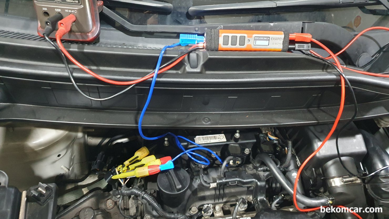 기아자동차 레이 산소센서 P0134 진단 기록, 기아자동차 레이 산소센서 P0134  산소센서 자체보다 하네스에서 전압 강하가 있거나 ECM 그라운드 배선에 점검이 필요한 것으로 진단 되었다. 기아자동차 산소센서 점검 메뉴얼을 프린트하여 산소센서 코넥터에 4개의 배선이 있는데 하나씩 점검하고 있는 과정이다.|ベコムカー (bekomcar)