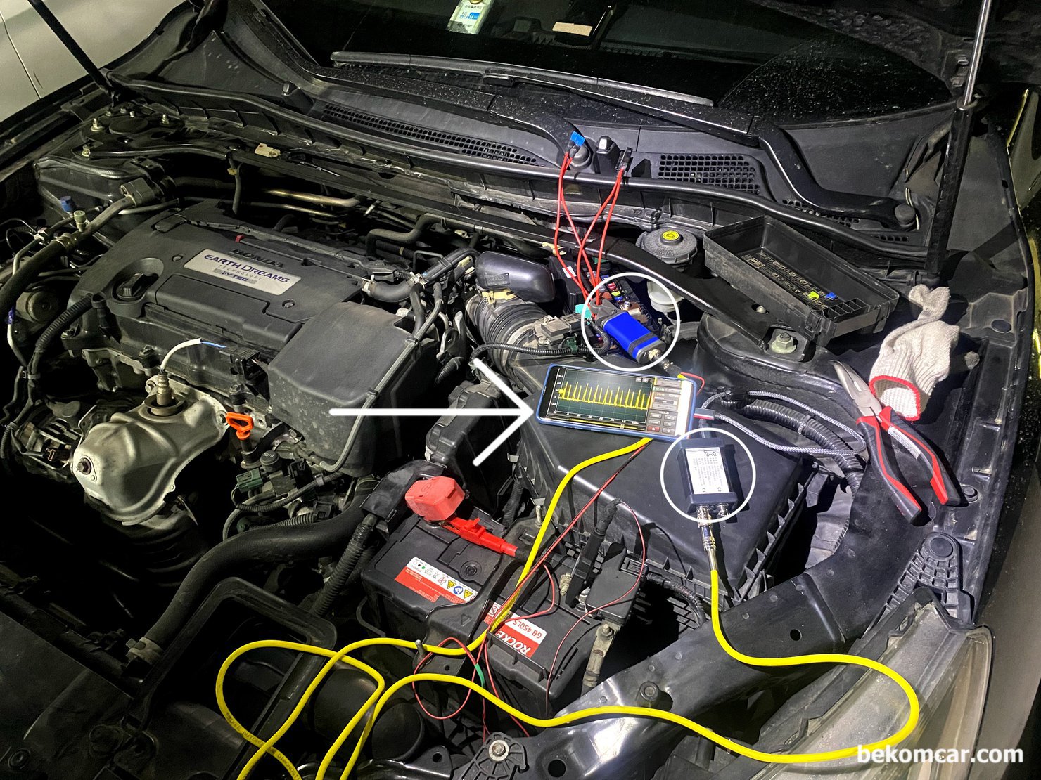 어코드 9세대 시동지연 관련 1~4번 실린더 인젝터 및 점화코일 전류 동시측정, HS512Max 오실로스코프 와 ROTKEE의 전류계 RC-50를 이용하여 1~4번 실린더 점화코일 및 인젝터 전류를 동시에 측정하는 세팅이다. 휴즈박스 에서 점화코일 및 인젝터에 휴즈 점퍼를 설치하여 두개를 하나의 전류계로 묶어서 측정하는 방법이다. 1채널로 8개 채널 효과를 즐길수 있다.|ベコムカー (bekomcar)