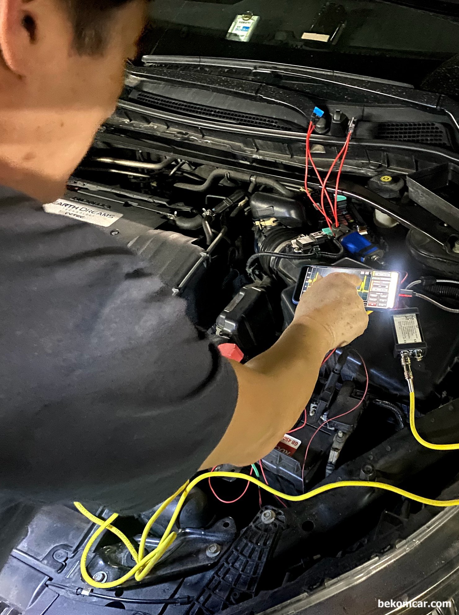 어코드 9세대 시동지연 관련 1~4번 실린더 인젝터 및 점화코일 전류 동시측정, 어코드 9세대 시동지연 관련 1~4번 실린더 인젝터 및 점화코일 전류 동시측정을 위하여 세팅을 하고 있다. HS512Max 오실로스코프 와 ROTKEE의 전류계 RC-50 을 활용하여 점화코일과 인젝터 전류를 측정한다. 하지만 점화코일 및 인젝터 데이터는 재 확인할 필요가 있다.|ベコムカー (bekomcar)