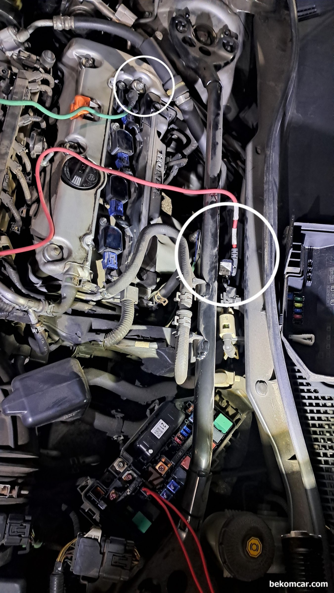 인젝터 분사량 파형분석 기록, 2011년 혼다 어코드 8세대 2.4L 중고차구매 점검, 2011년 혼다 어코드 8세대 2.4L 중고차 구매진단시 인젝터 맥동 파형측정 환경이다. 스코프는 MartinLoren.com 의 HS512Max 그리고 인젝터맥동 센서는 ROTKEE.com 의 VS센서 이다. 그리고 1번 실린더 싱크채널은 ROTKEE의 LX1 점화2차 로드 이다. Martin Loren & ROTKEE 는 베콤카에서 국내 대리점으로 장비를 수입하여 정비사에 교육과 함께 공급하고 있다.|bekomcar.com