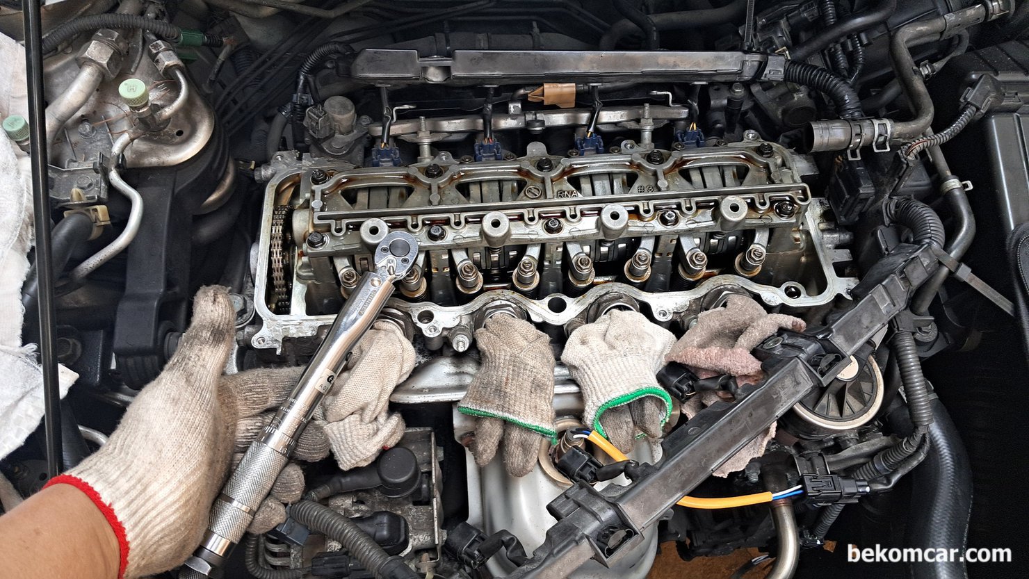 실린더 간이 압축압력 파형분석 과 진단시 주의점, 혼다 어코드 8세대 사례, 이 차량은 혼다 시빅 R18A1 엔진 으로 어코드와는 다른 종류의 엔진이다. 파형측정을 통한 진단을 통하여 엔진을 분해하기 이전에 어디가 고장이고 어떠한 고장인지 미리 알고 엔진작업을 하면 더 좋을듯 하다. 그런면에서 스코프 파형분석을 통한 각종 엔진고장 진단은 정비사의 필수 역량이 되어가고 있다. 베콤카는 필요한 장비와 교육을 자동차 정비사에게 제공하고 있다.|ベコムカー (bekomcar)